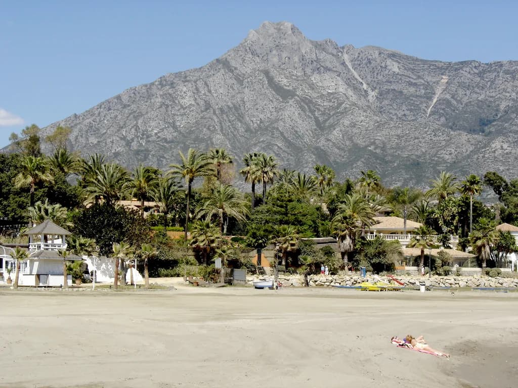 The Golden Mile — Five-star boulevard