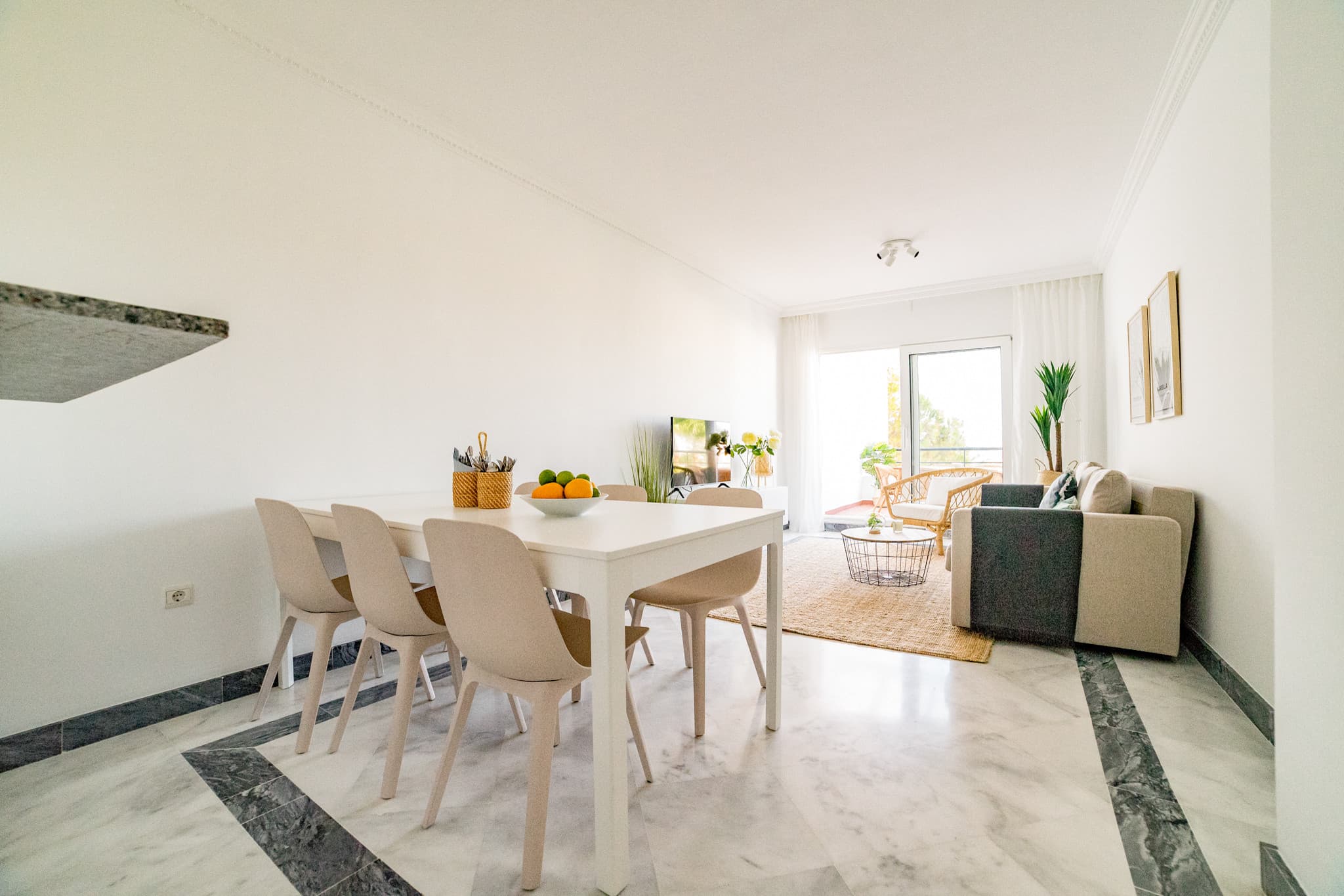 Cozy 2 Bedroom Apartment with Amazing Views in Nueva Andalucia - Image 4