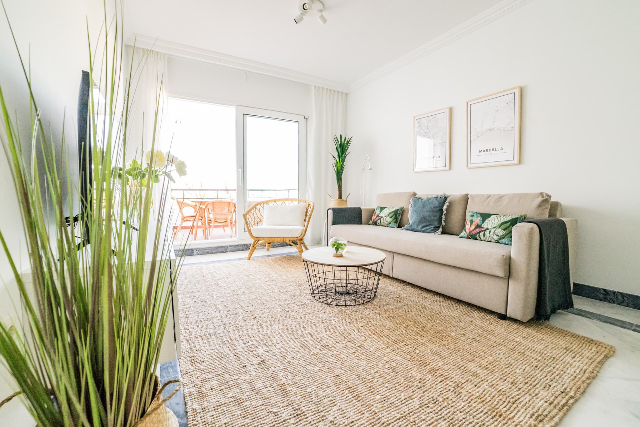 Cozy 2 Bedroom Apartment with Amazing Views in Nueva Andalucia - Image 3