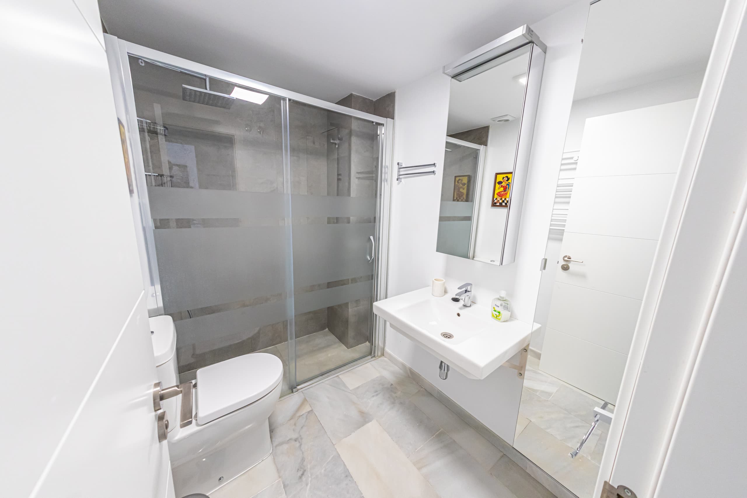 Stylish 3 Bedroom Apartment at the Heart of Nueva Andalucia Close to Centro Plaza - Image 6