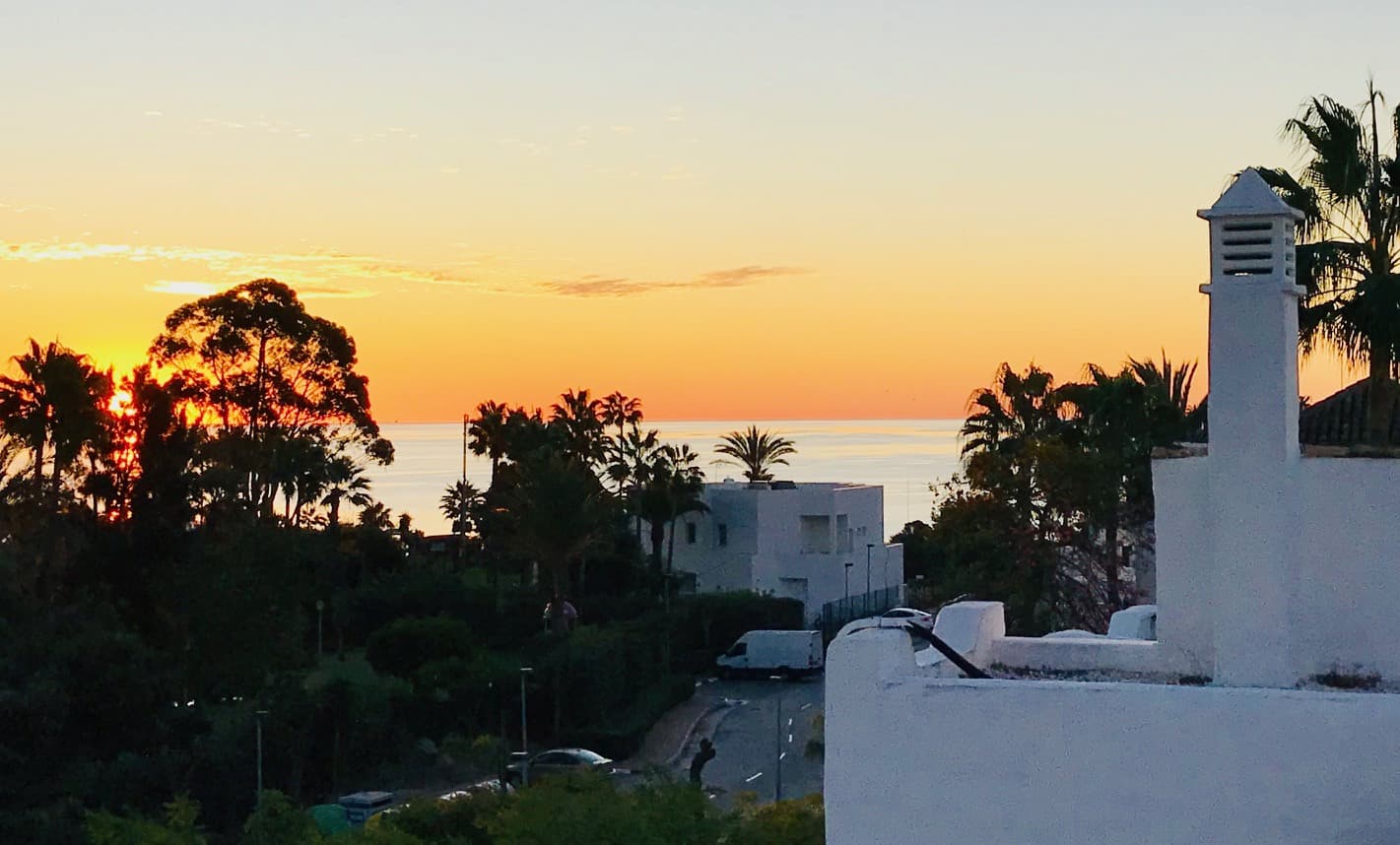 Stunning Penthouse Just Footsteps Away from Estepona's Beaches - Image 2