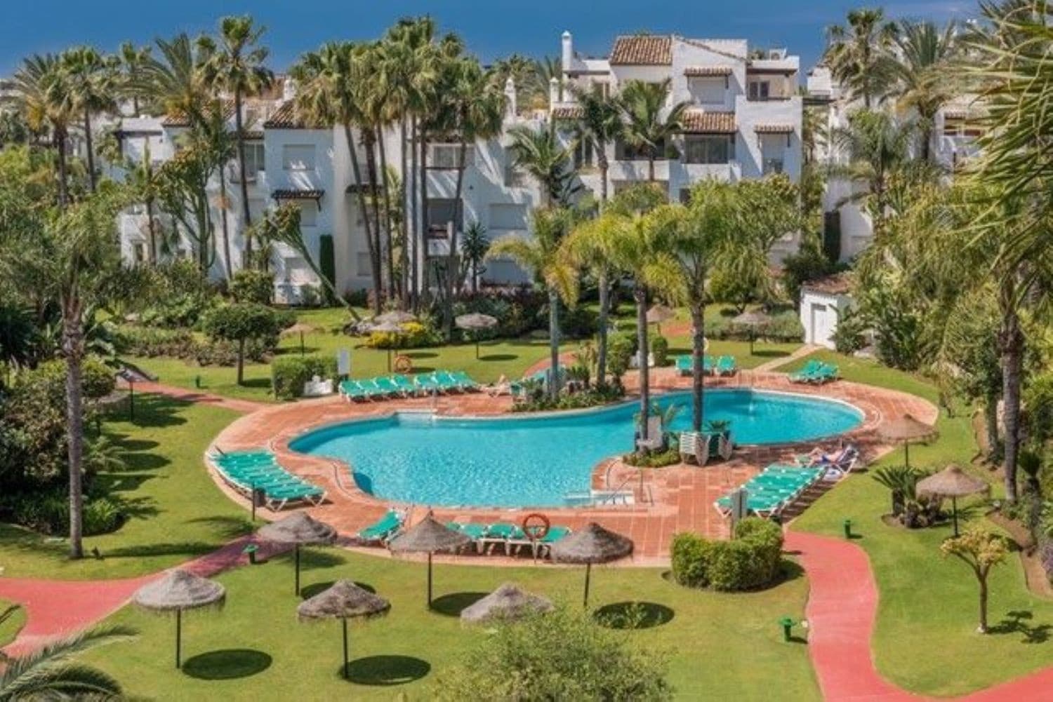Stunning Penthouse Just Footsteps Away from Estepona's Beaches - Image 3