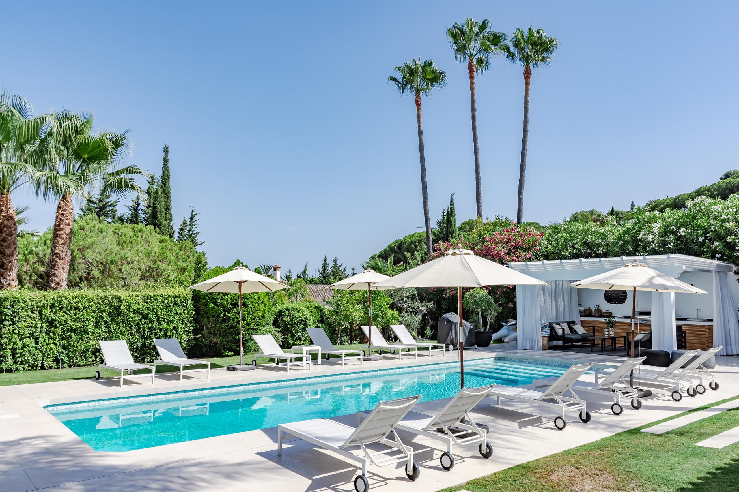 Captivating Chic Villa in the heart of Nueva Andalucia and walking distance to Puerto Banus - Image 2