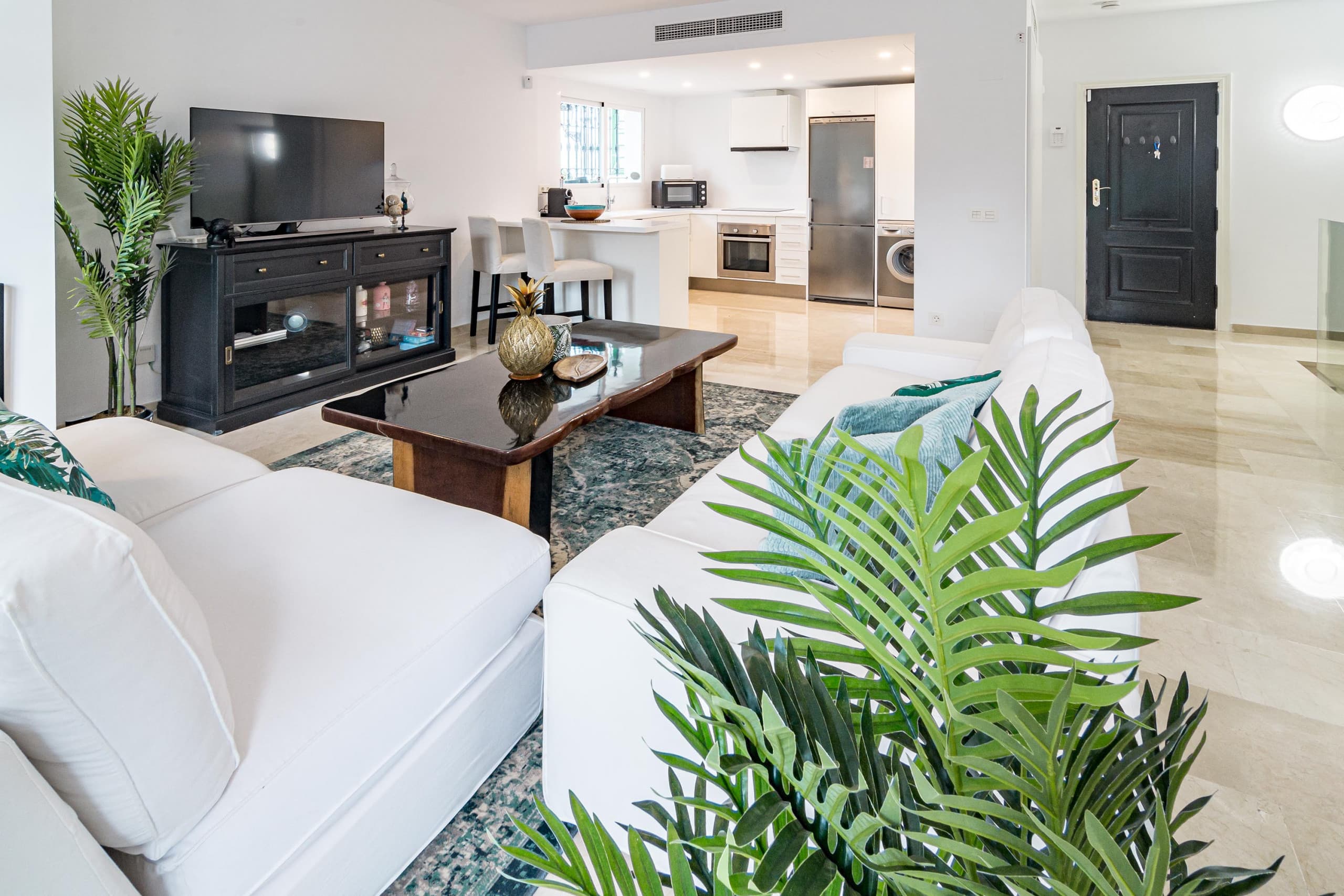 Charming and Modern 3-Bedroom Duplex in Aloha Pueblo with Mountain Views - Image 2