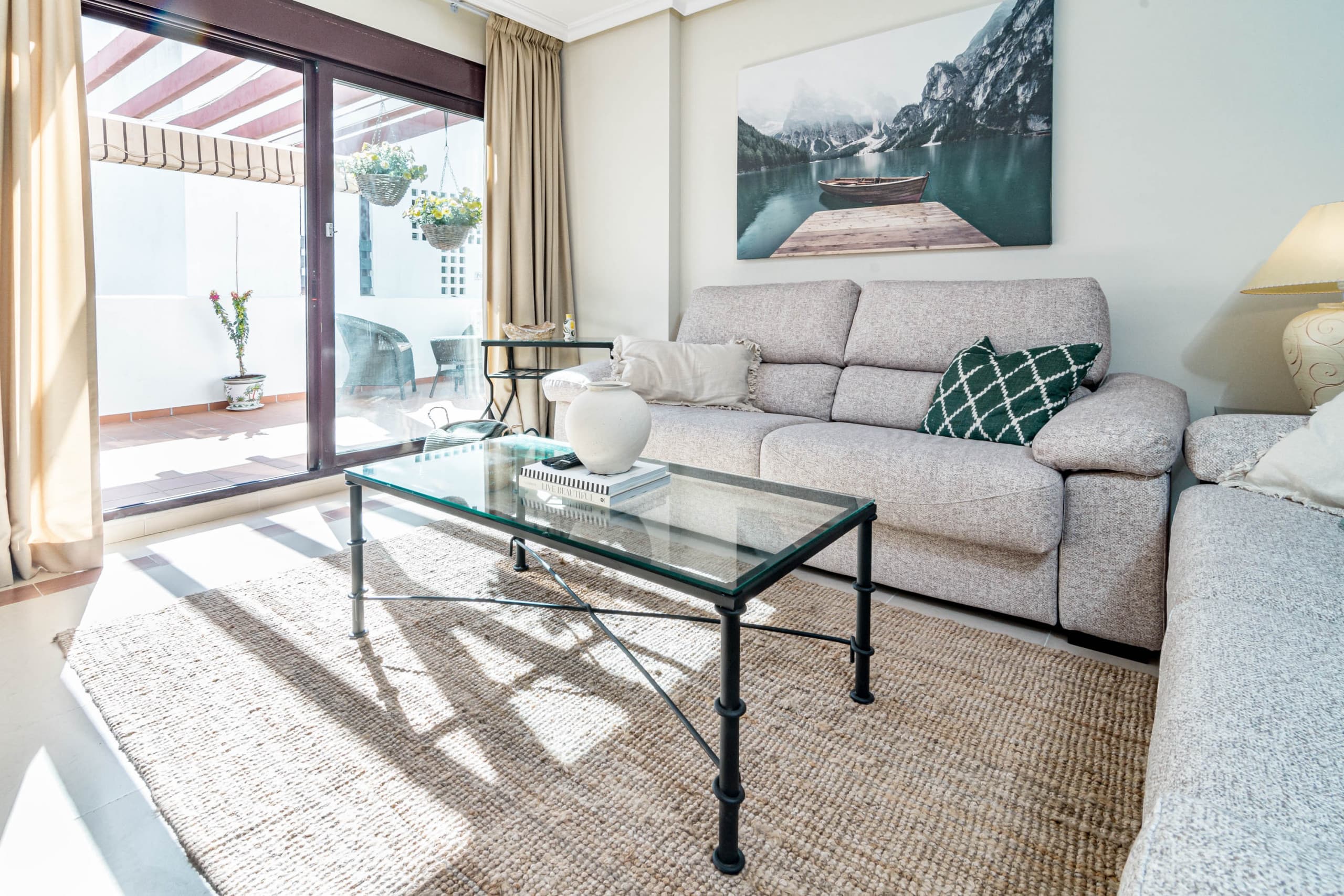 Amazing 2-Bedroom Retreat in Nueva Andalucia, Steps from Centro Plaza - Image 5