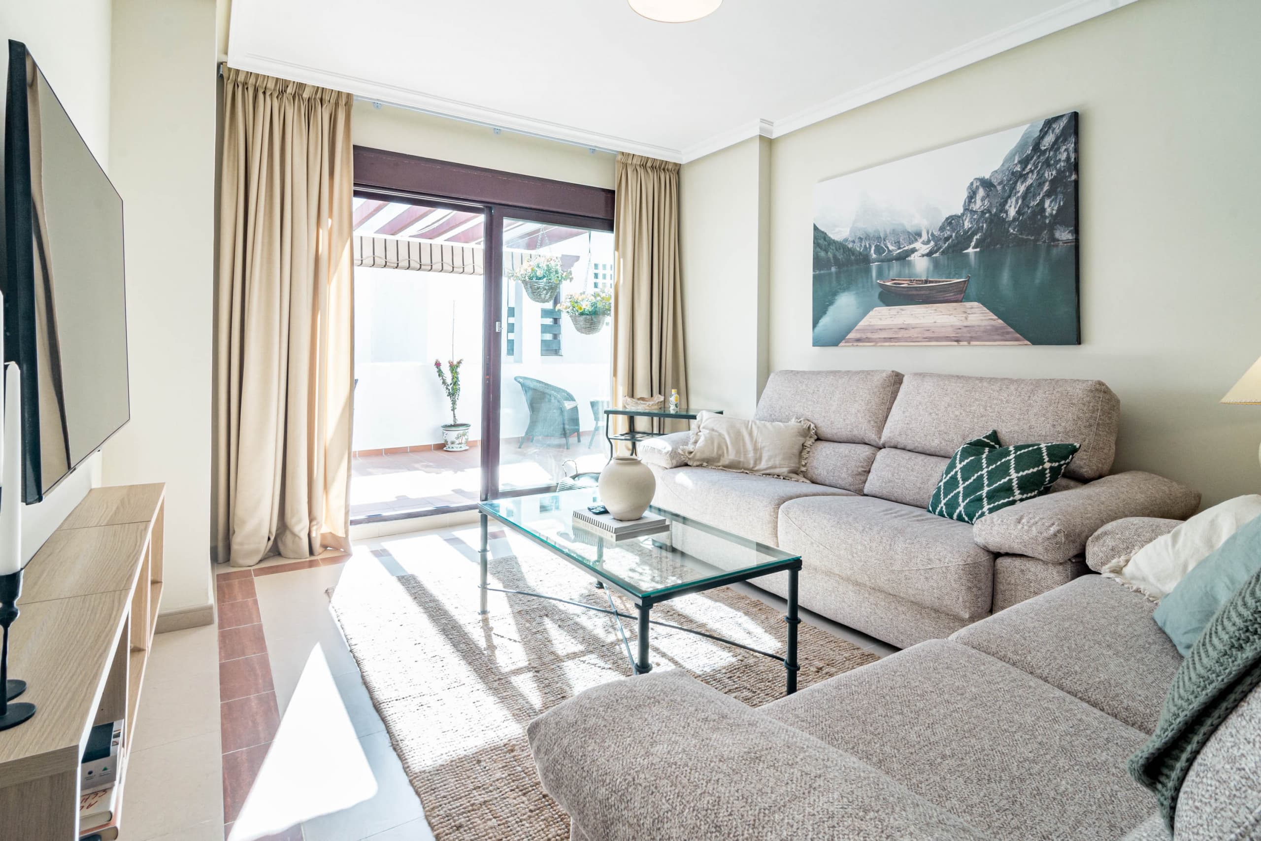 Amazing 2-Bedroom Retreat in Nueva Andalucia, Steps from Centro Plaza - Image 4
