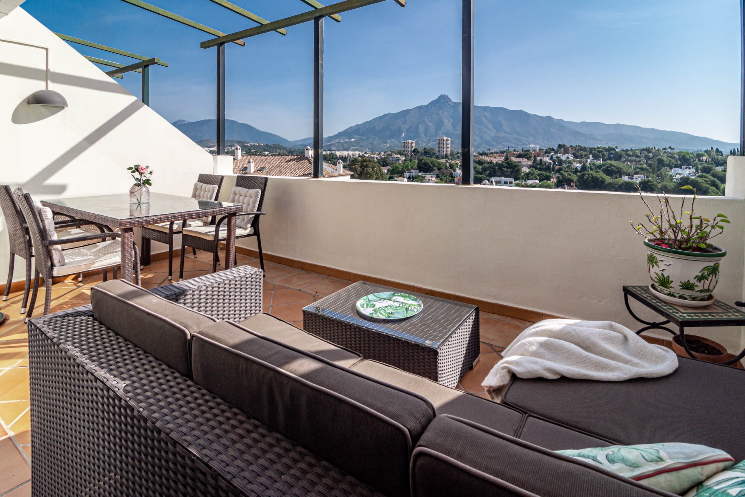 Spacious 2 Bedroom Apartment in Puerto Banus with a Private Terrace and Mountain Views - Image 7