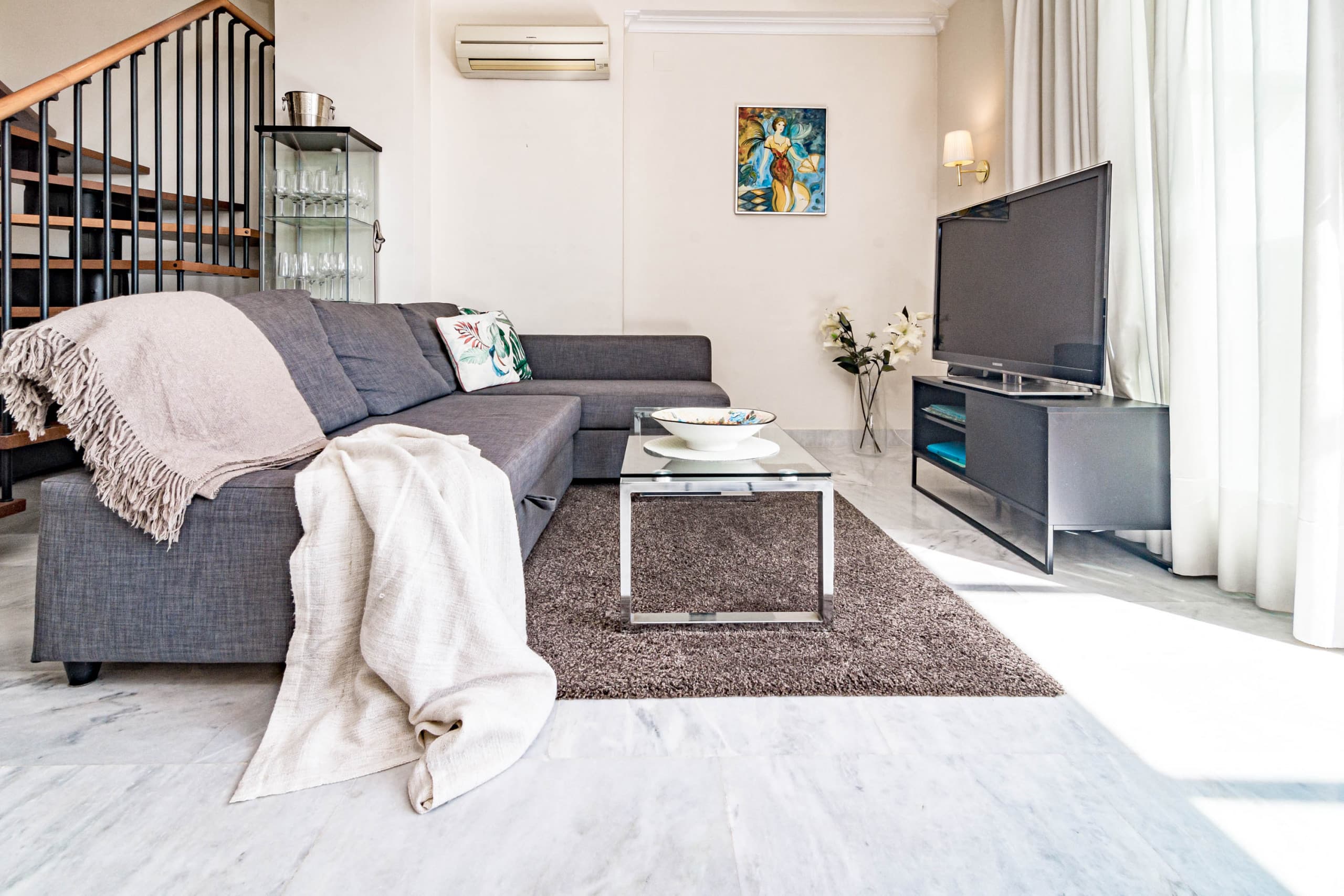 Spacious 2 Bedroom Apartment in Puerto Banus with a Private Terrace and Mountain Views - Image 5