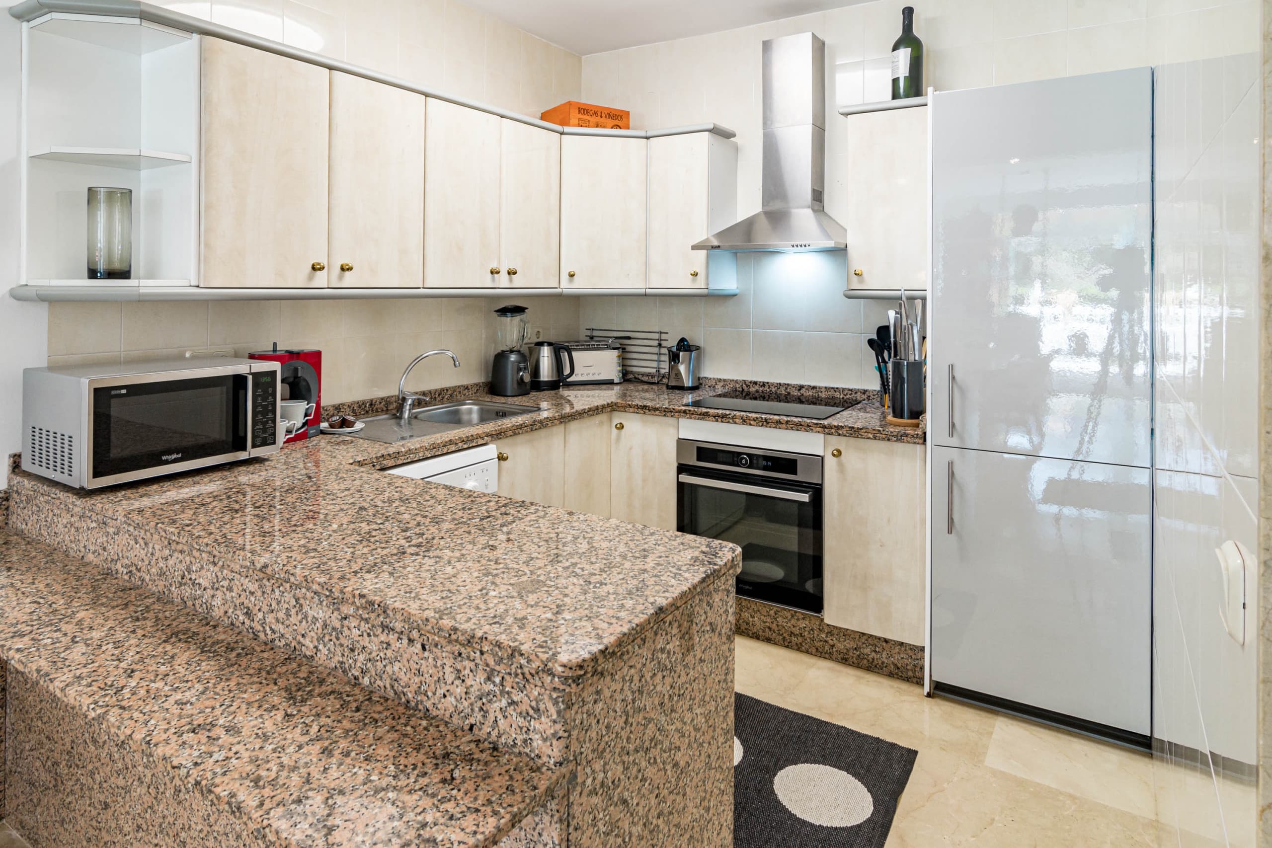 Cozy 2 bedroom corner apartment in Puerto Banus with a Stunning Terrace - Image 3