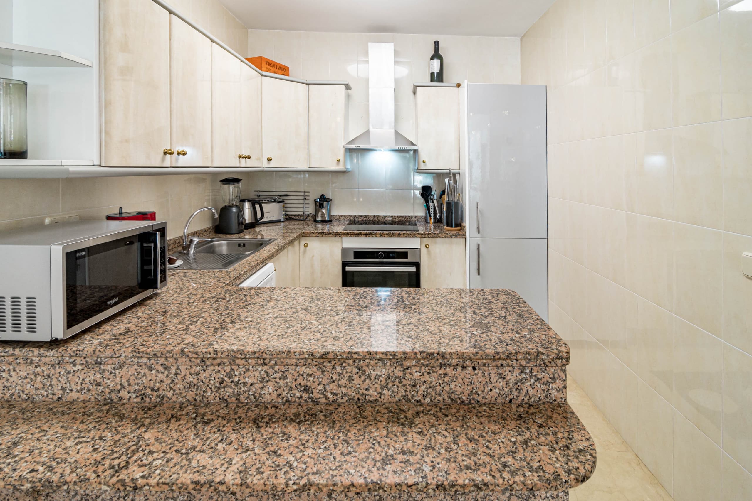 Cozy 2 bedroom corner apartment in Puerto Banus with a Stunning Terrace - Image 4
