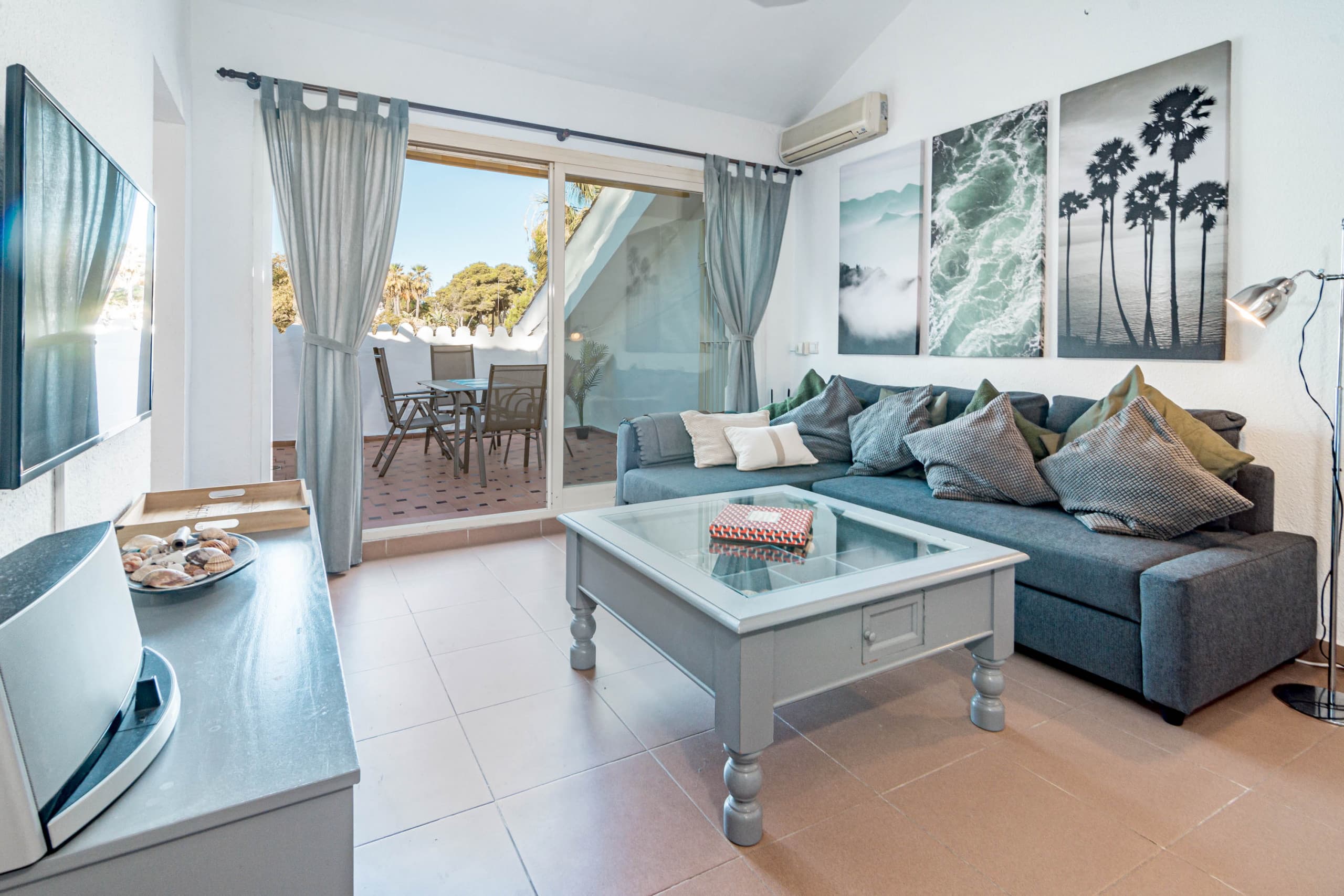 Stunning and Spacious 3 bedroom apartment in popular Puerto Banus close to all needs - Image 3