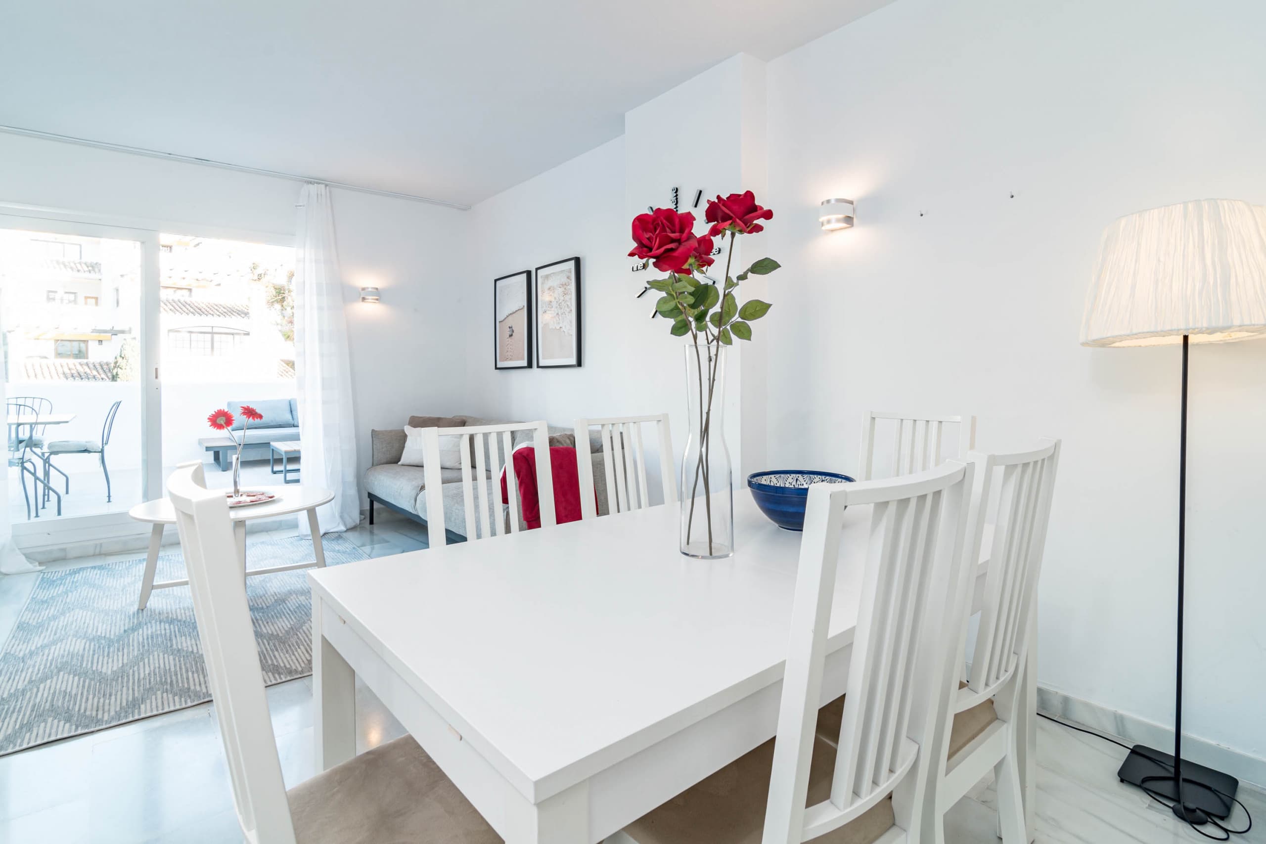Captivating 2 Bedroom Apartment in popular Nueva Andalucia close to Centro Plaza - Image 6