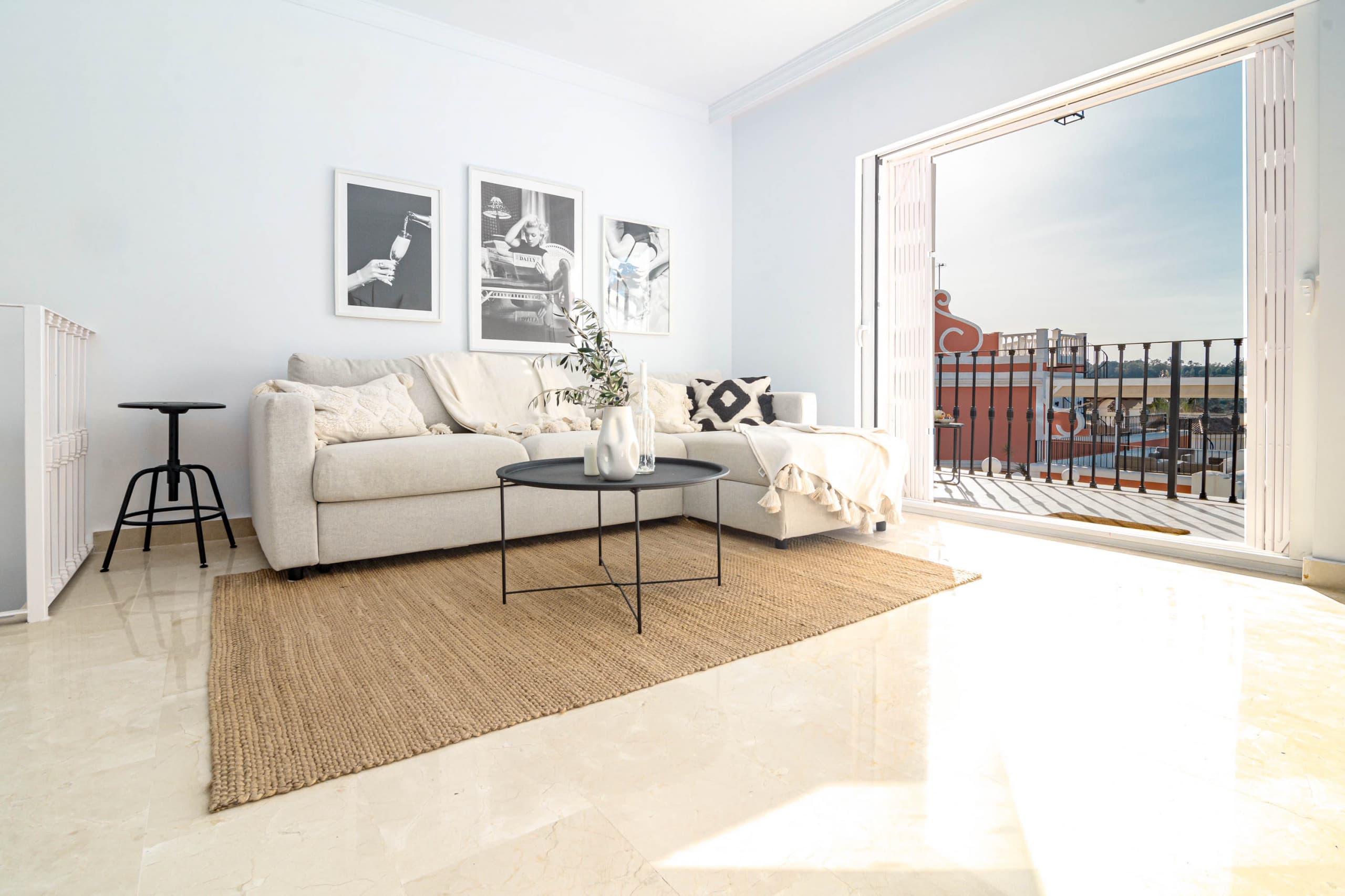 Stunning 2 bedroom Townhouse with Serene Terrace and Charming Mountain Views - Image 2
