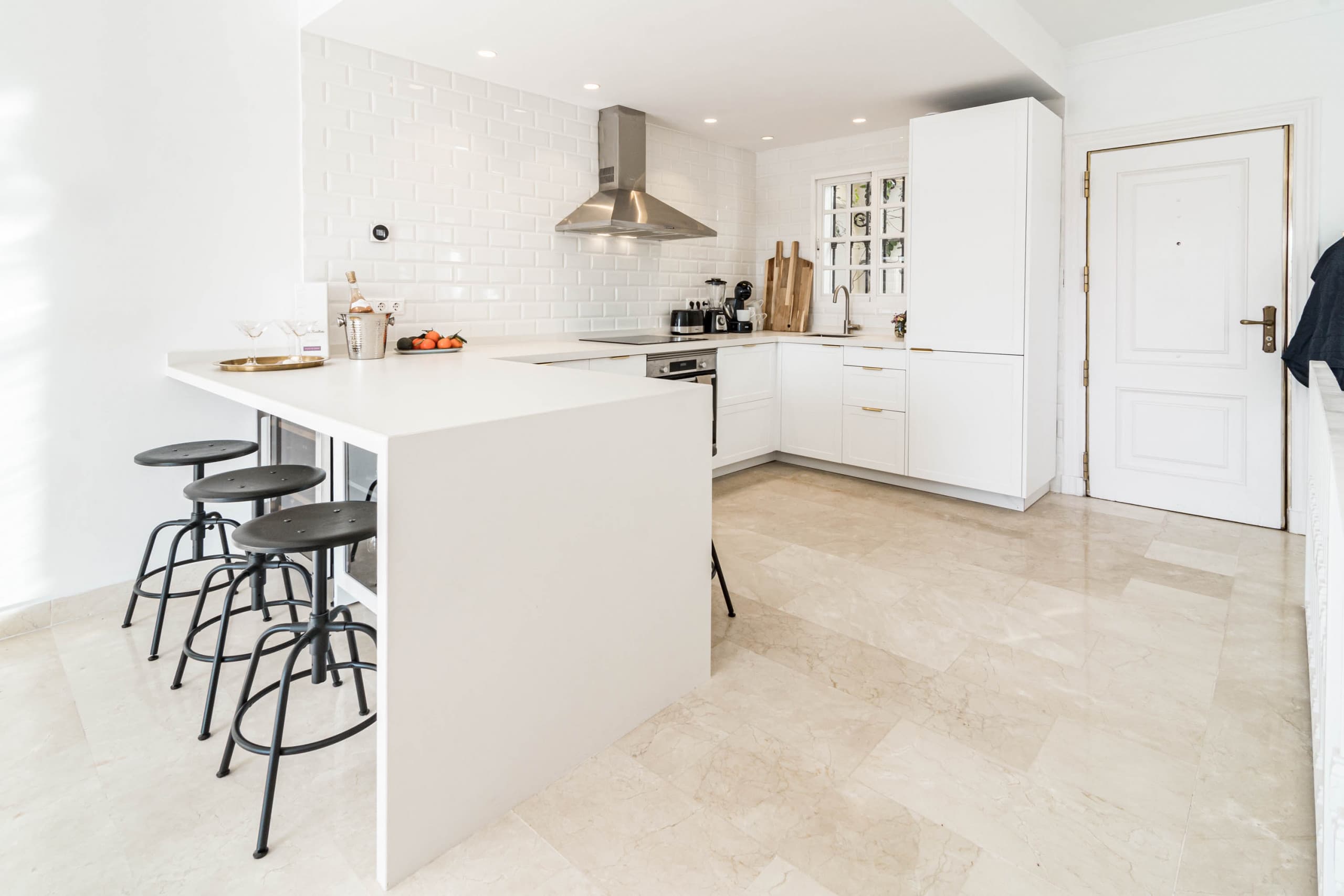 Stunning 2 bedroom Townhouse with Serene Terrace and Charming Mountain Views - Image 3