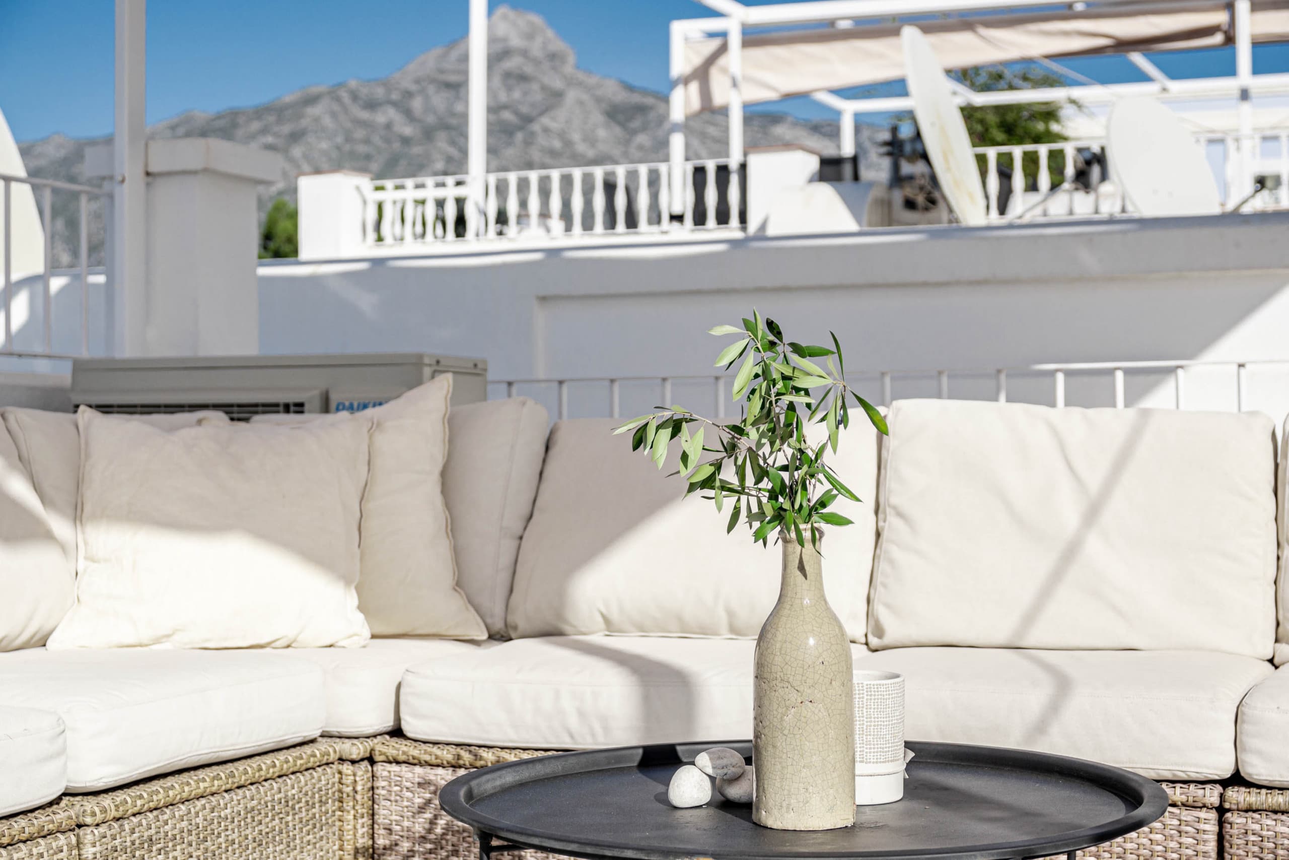 Stunning 2 bedroom Townhouse with Serene Terrace and Charming Mountain Views - Image 5