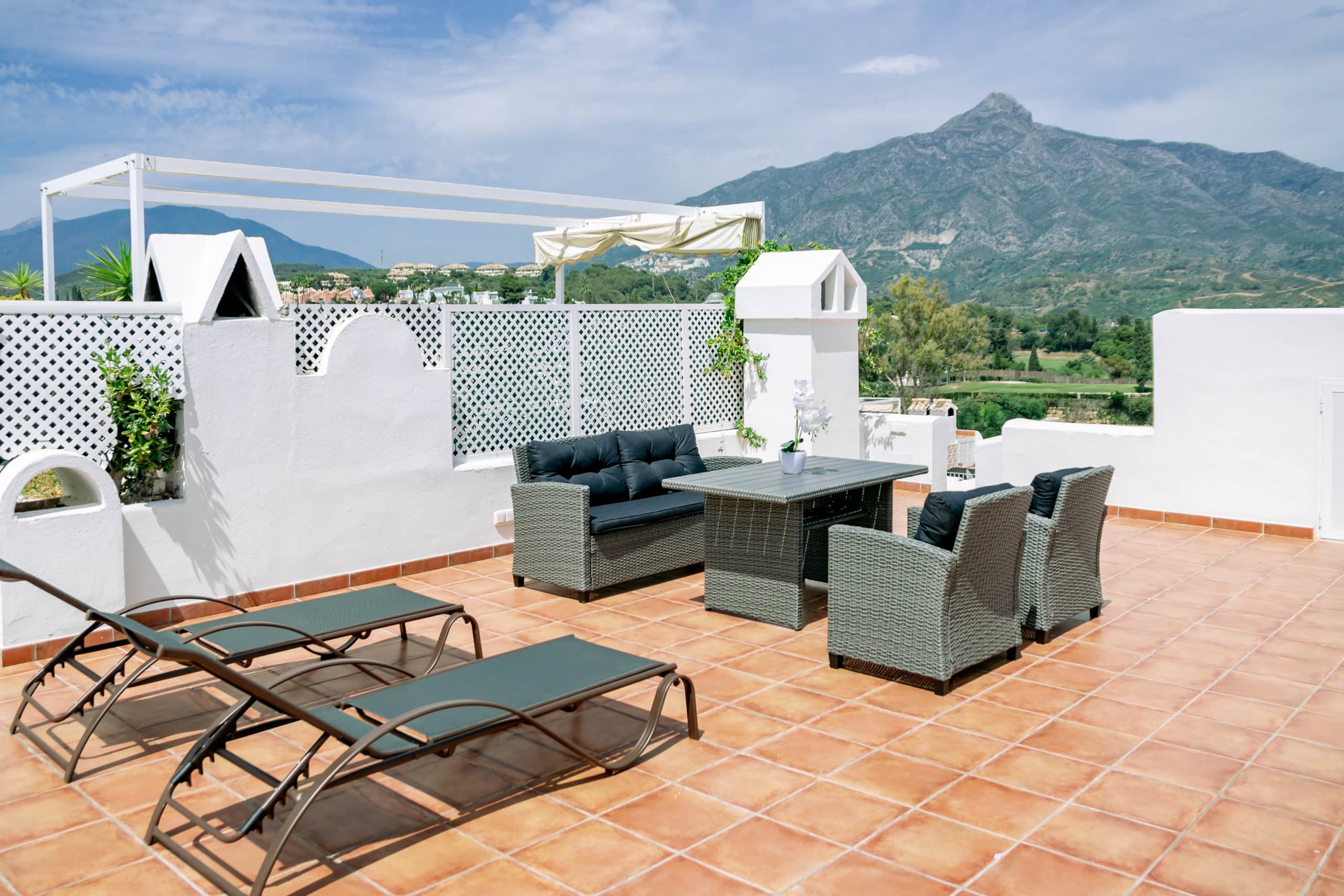 Captivating Coastal Townhouse in Aloha Pueblo with amazing Mountain Views - Image 7