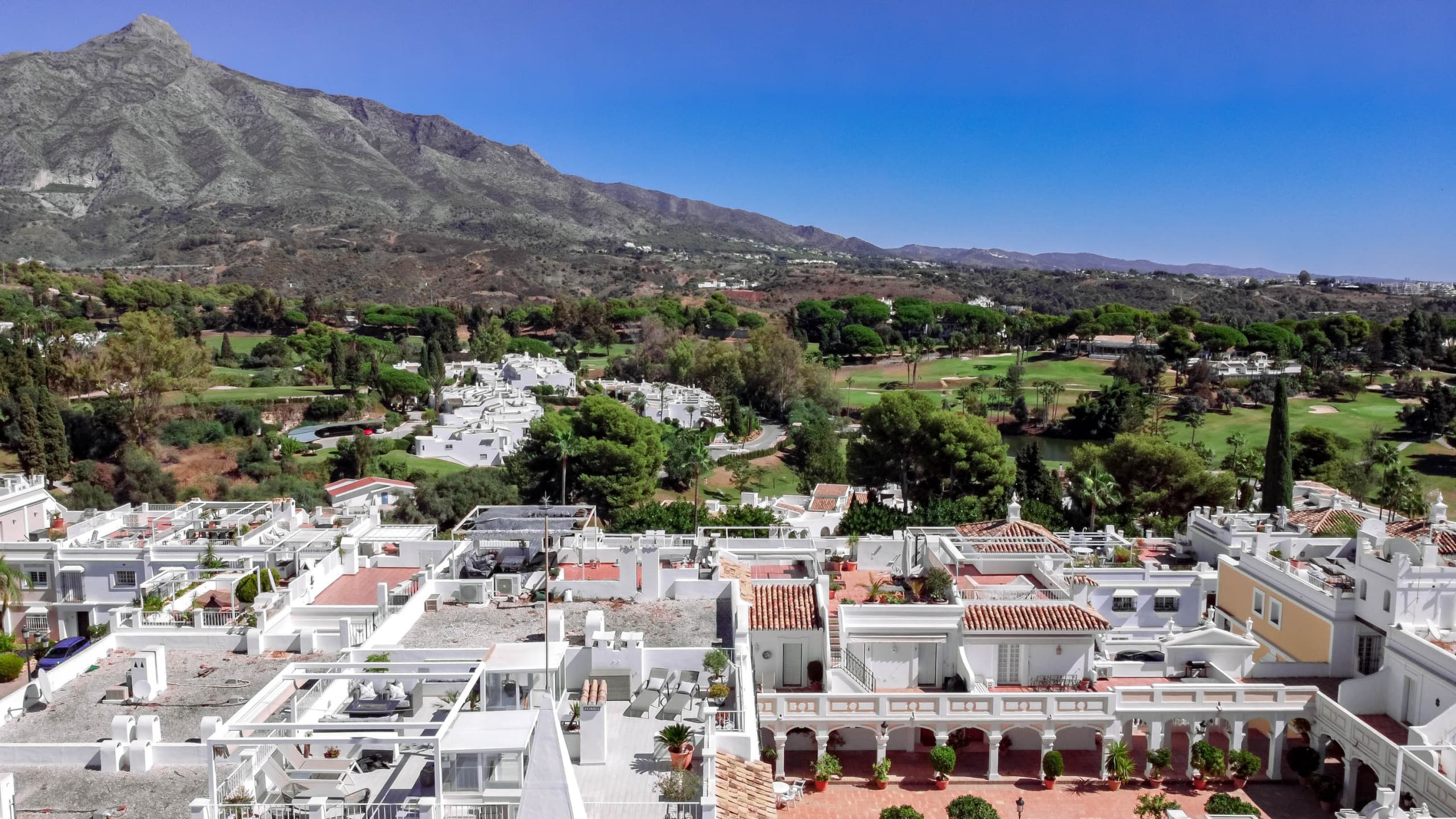 Captivating Coastal Townhouse in Aloha Pueblo with amazing Mountain Views - Image 2