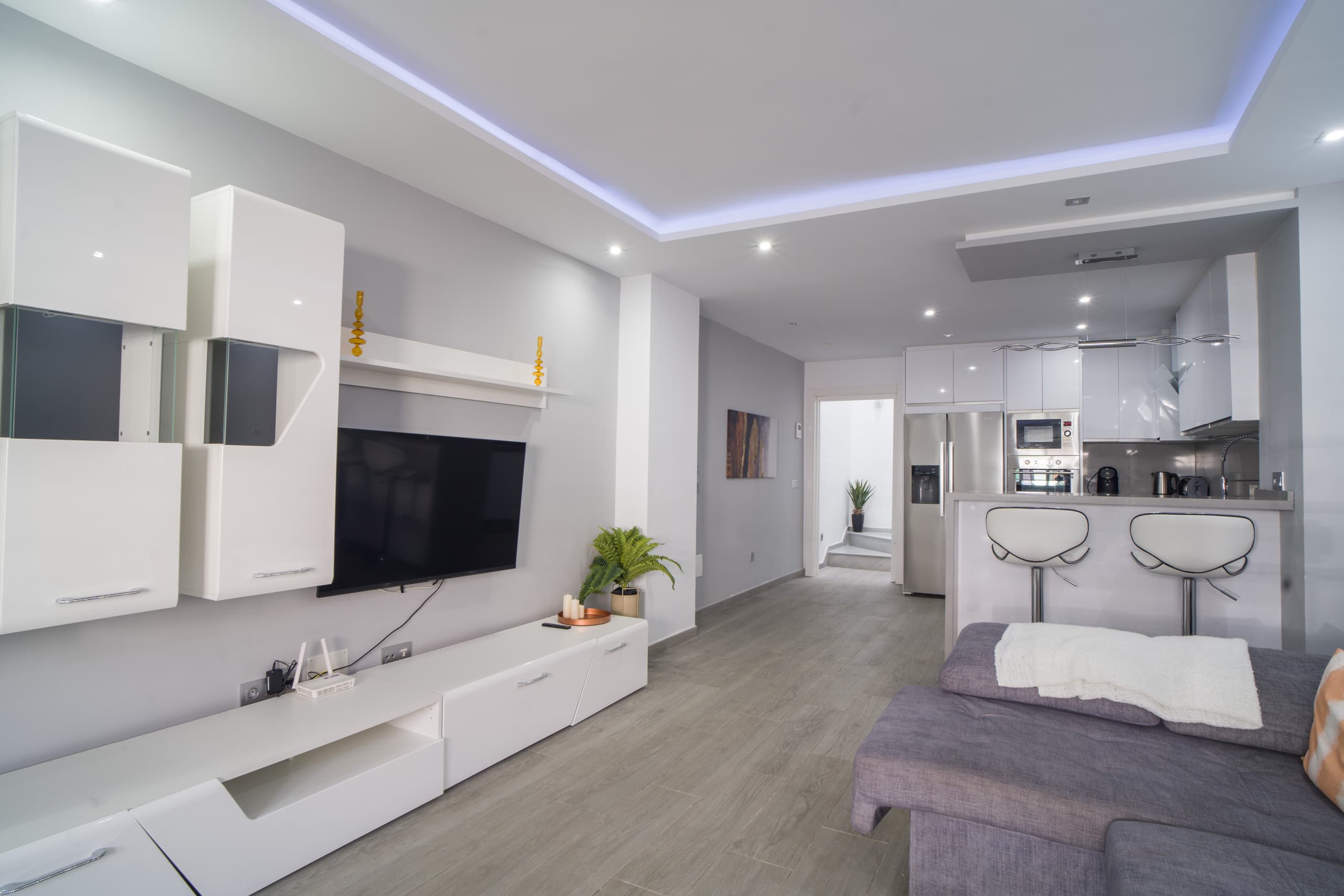 Tropical Fully Renovated Townhouse in Marbella with Walking Distance to The Beach - Image 3