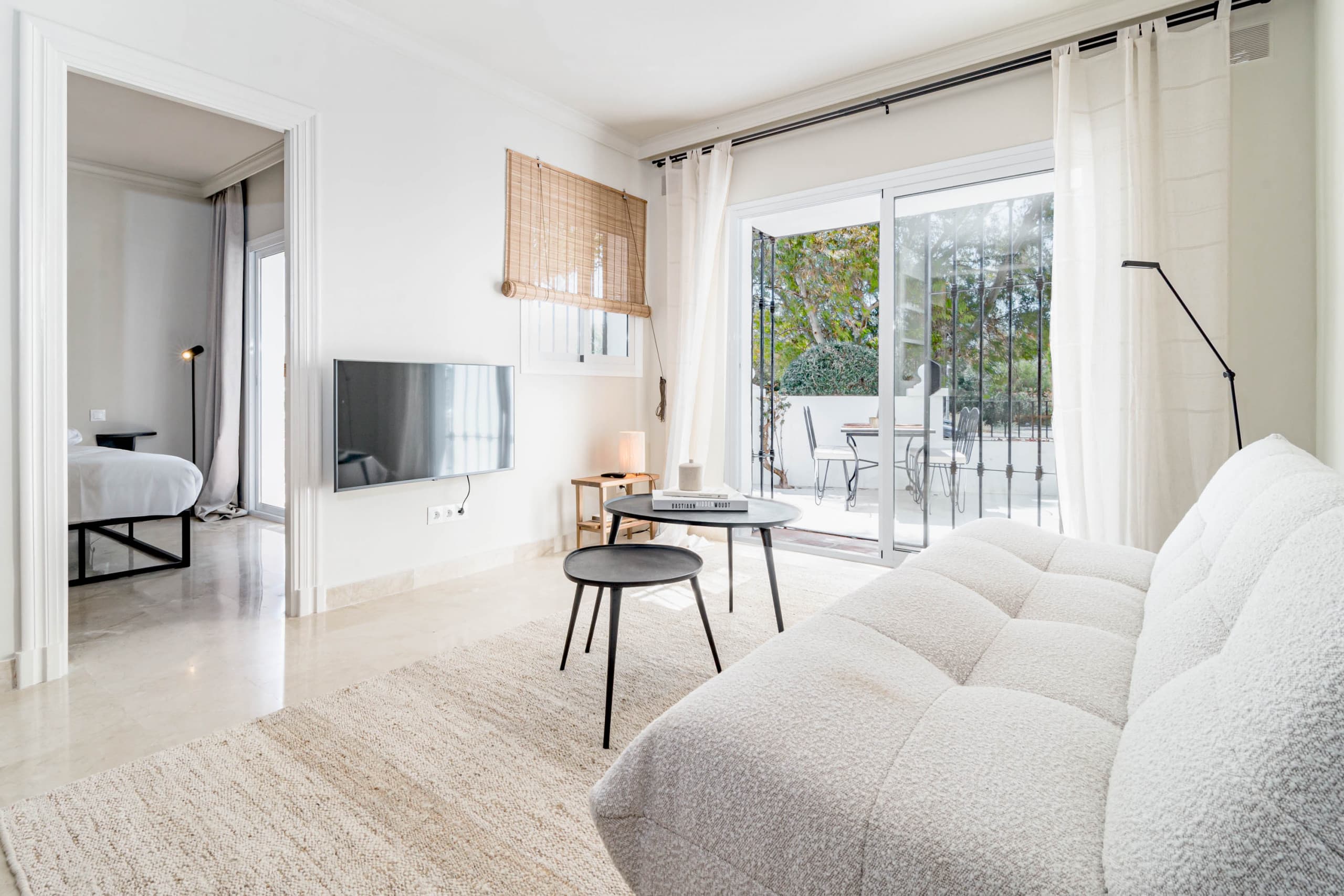 Fully Renovated Modern 2 bedroom apartment in Aloha Pueblo - Image 2