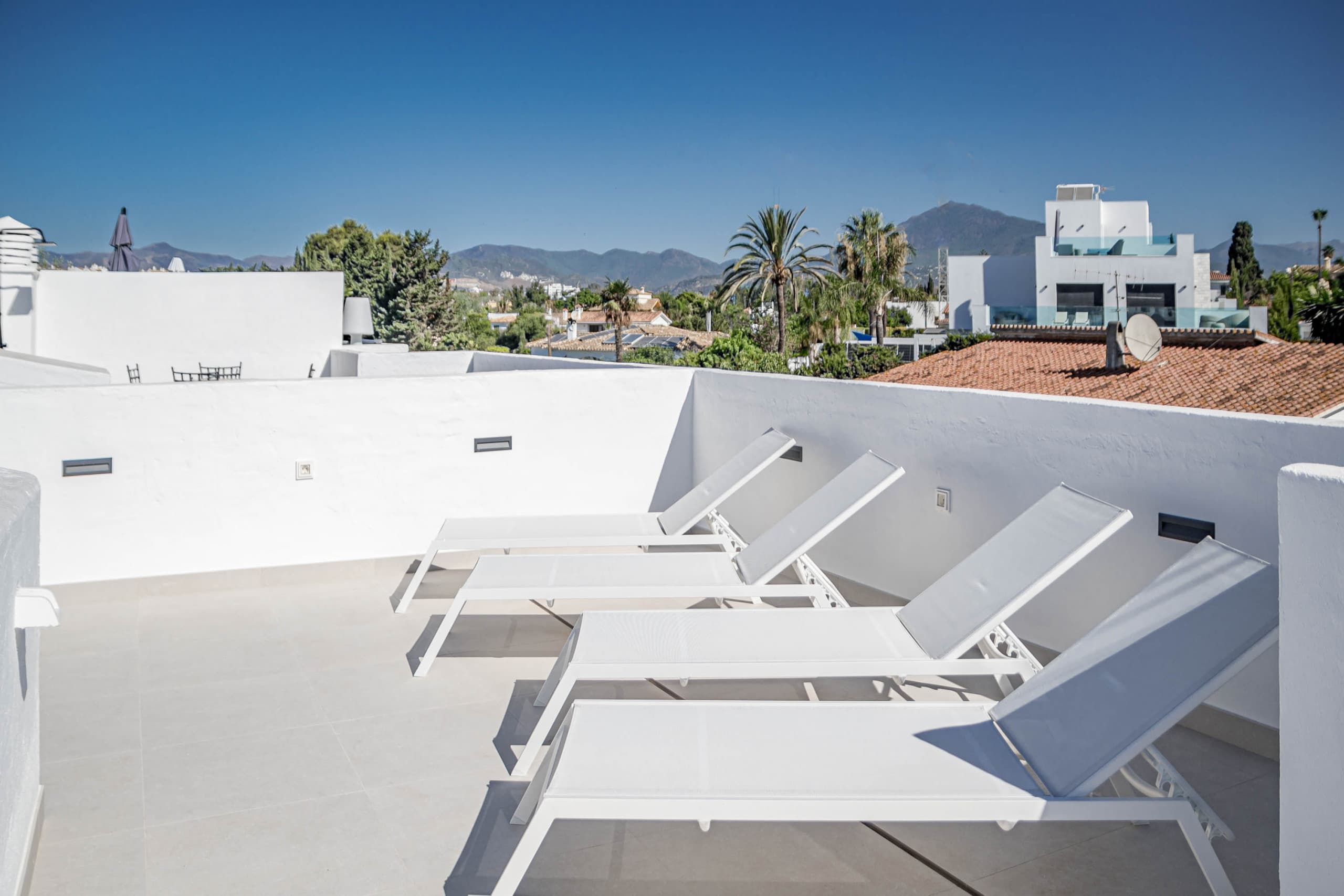 Beautiful Townhouse, walking distance to the beach - Image 2