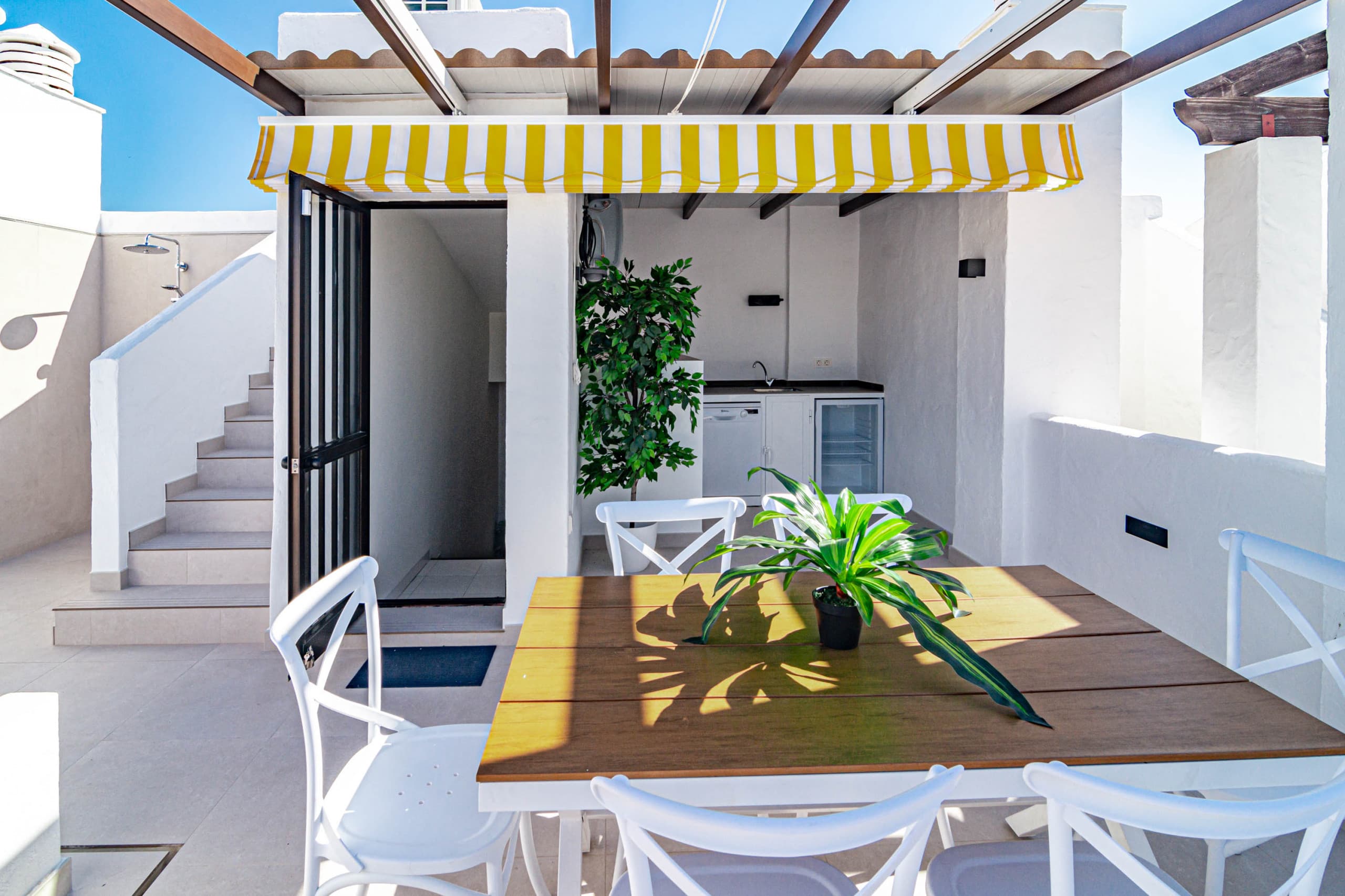 Beautiful Townhouse, walking distance to the beach - Image 6