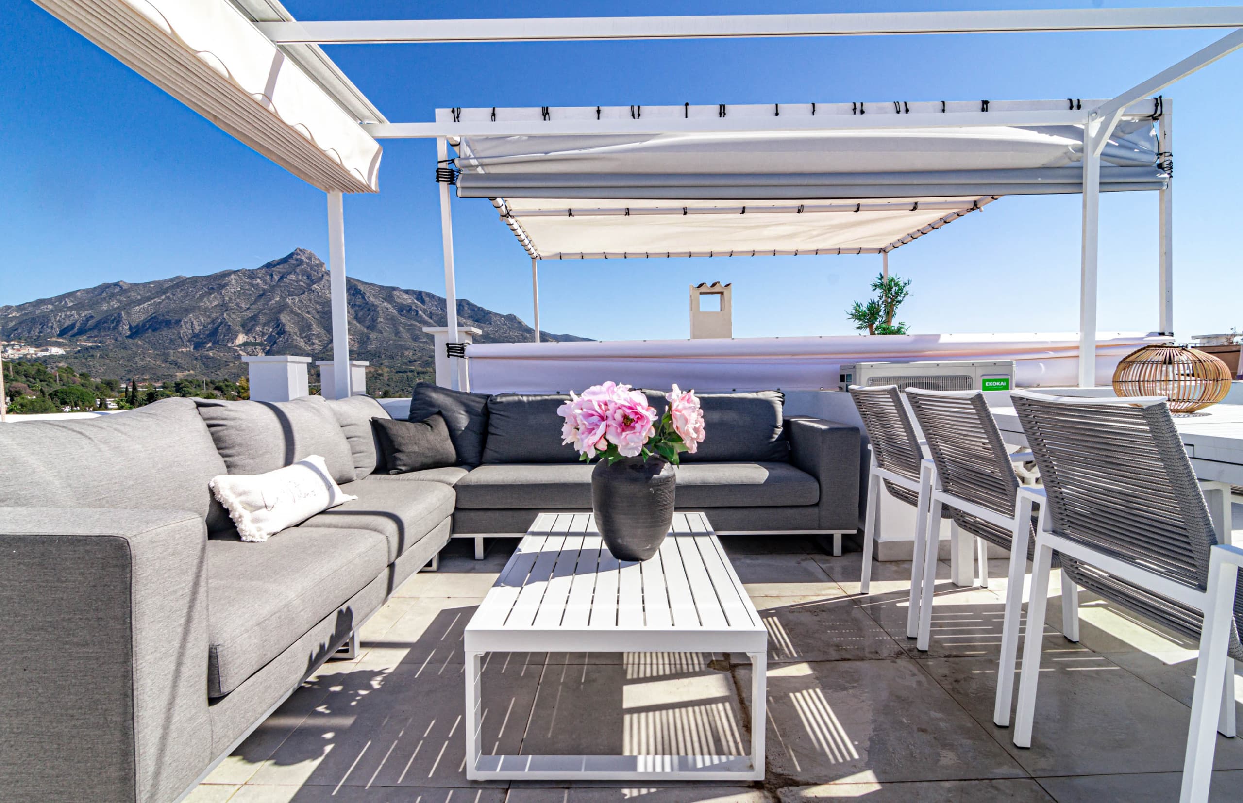 Exclusively Modern 2-Bedroom Apartment in Aloha Pueblo - Image 2