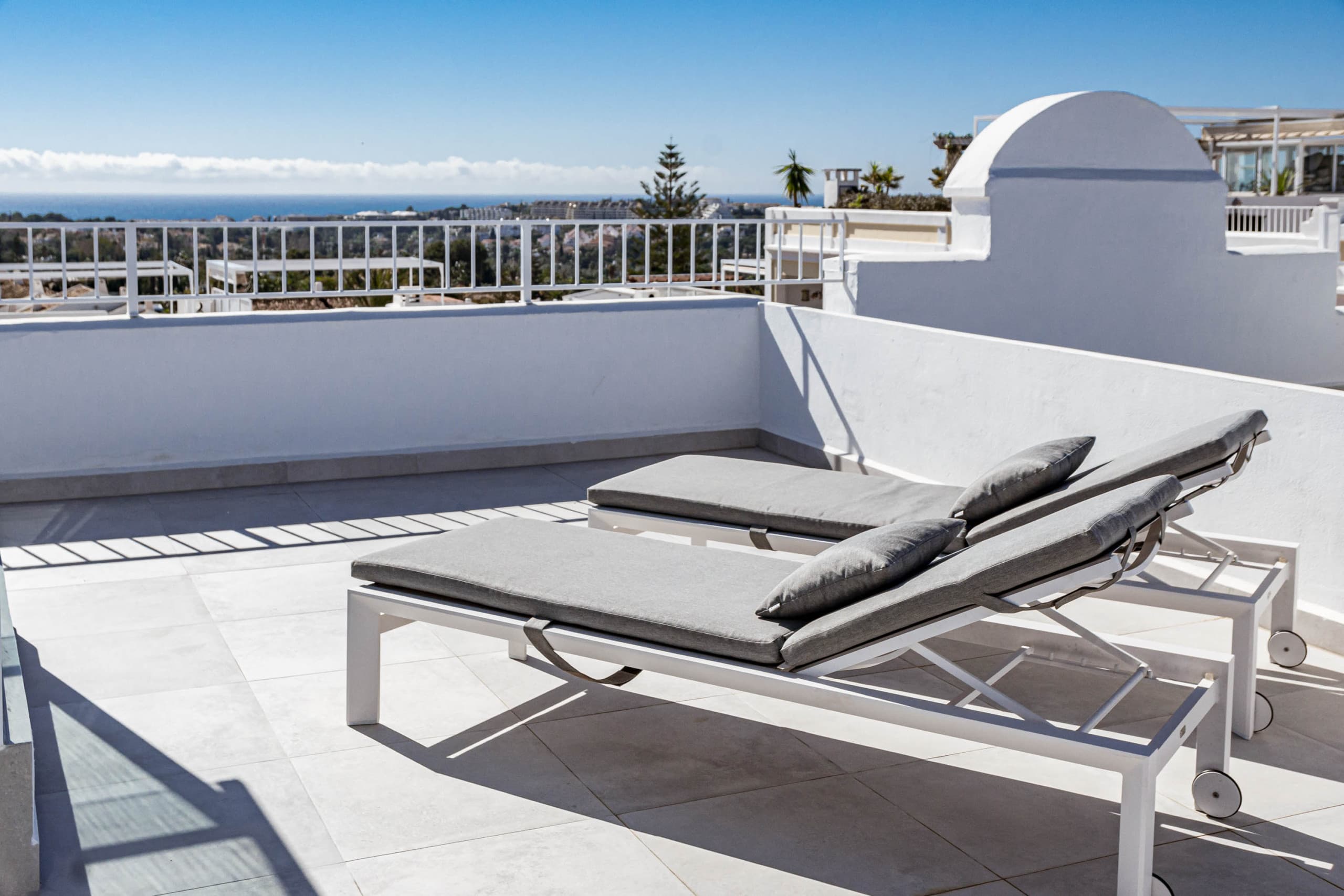 Exclusively Modern 2-Bedroom Apartment in Aloha Pueblo - Image 3
