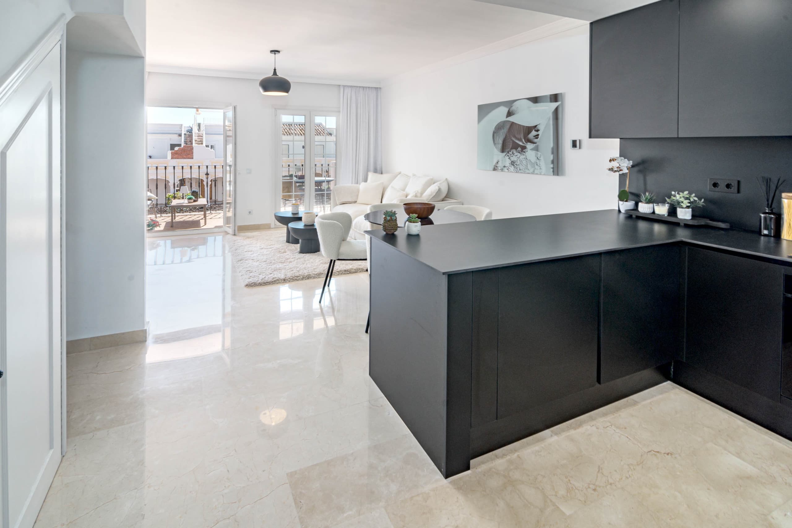Exclusively Modern 2-Bedroom Apartment in Aloha Pueblo - Image 4