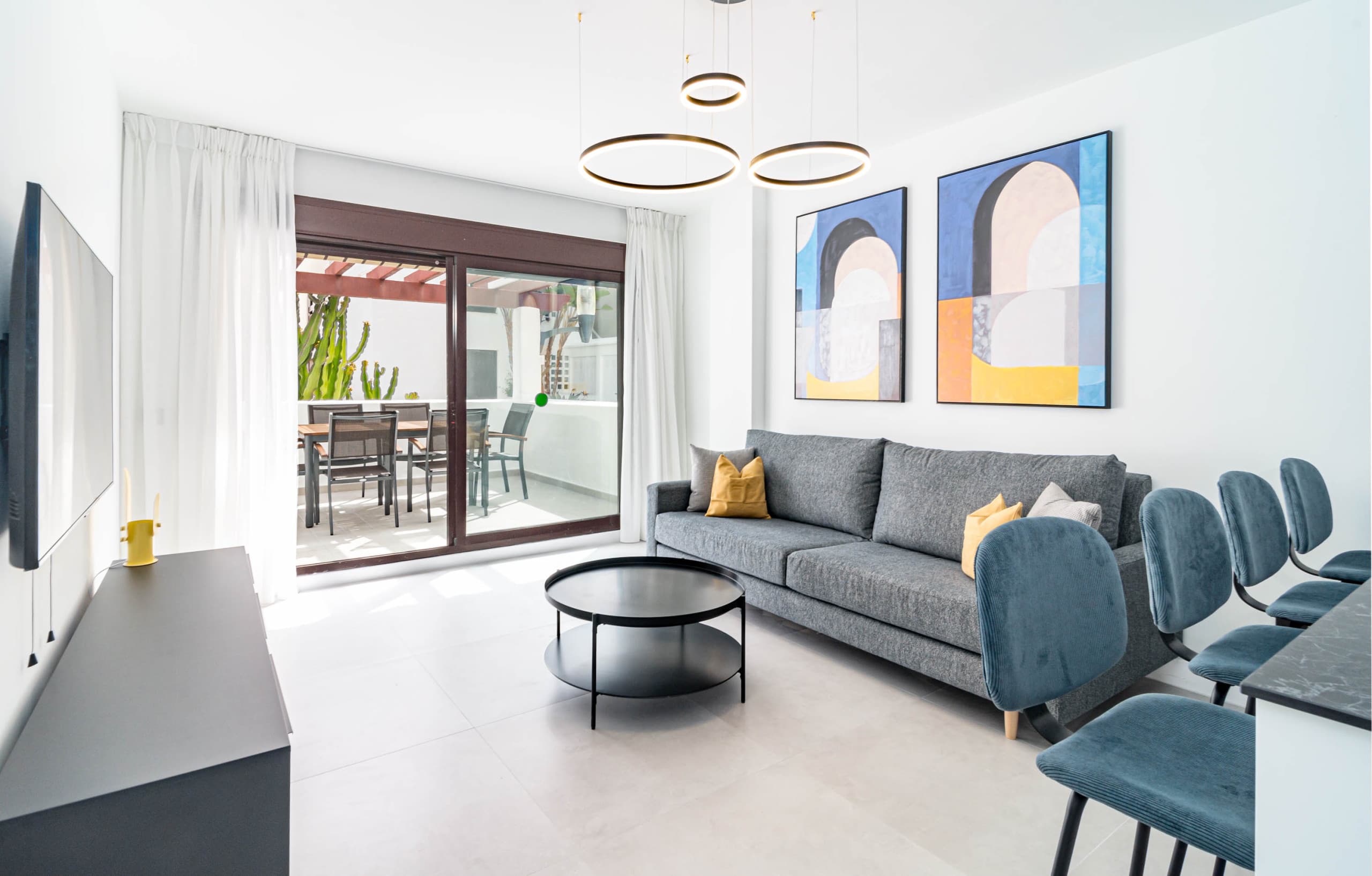 Modern fully renovated 4 bedroom apartment in the heart of Nueva Andalucia, walking distance to Centro Plaza - Image 3
