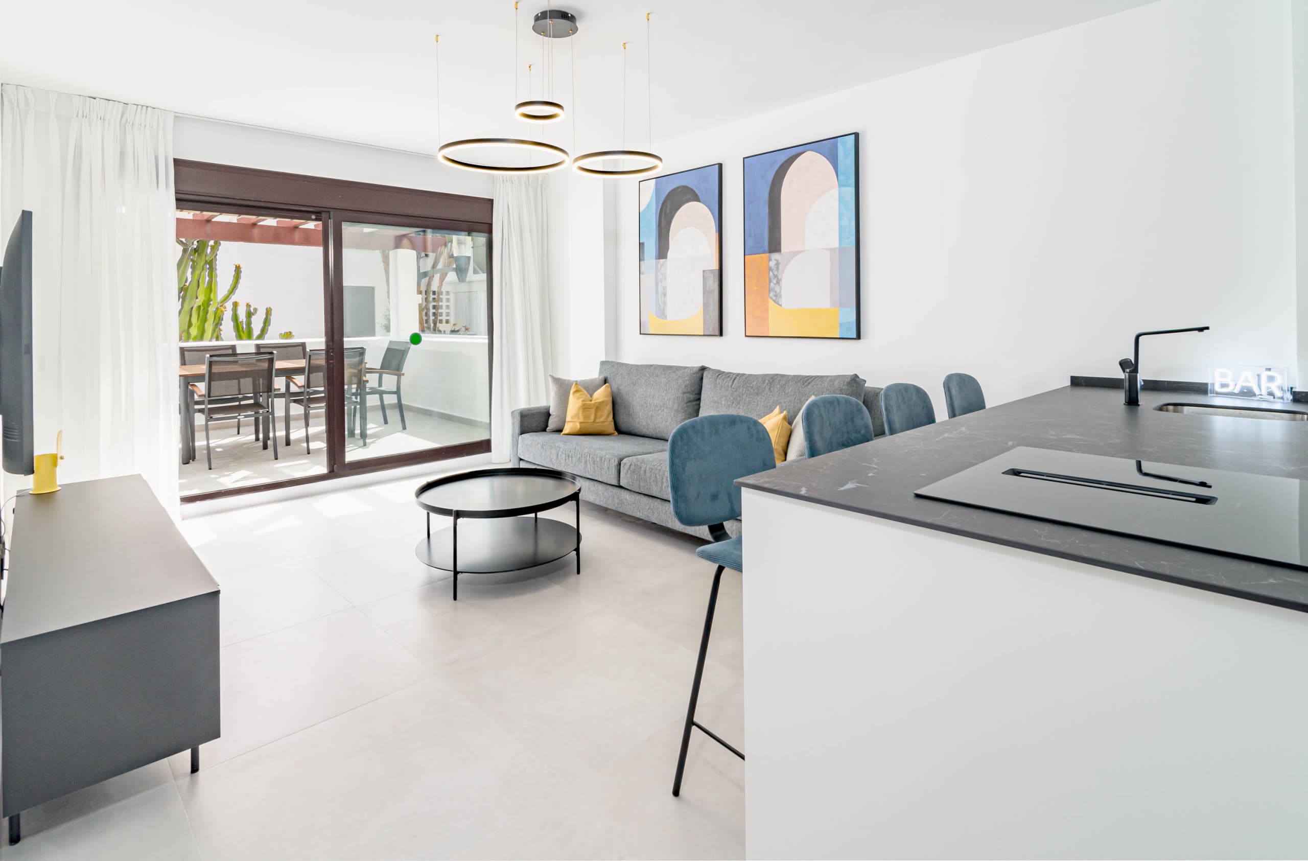 Modern fully renovated 4 bedroom apartment in the heart of Nueva Andalucia, walking distance to Centro Plaza - Image 6