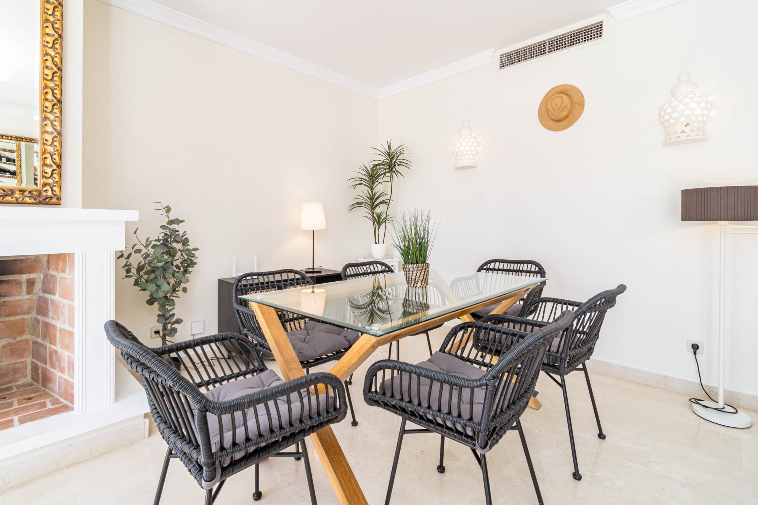Townhouse with a rooftop terrace near Puerto Banus - Image 5