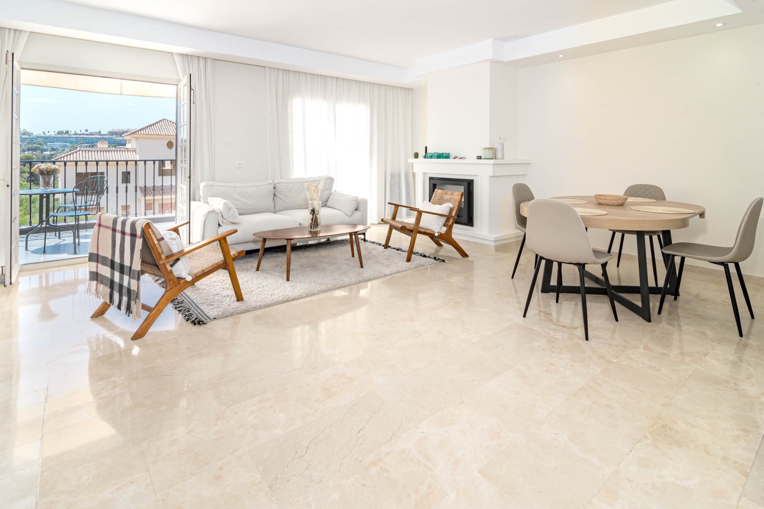 Huge townhouse in Aloha Pueblo - Image 2