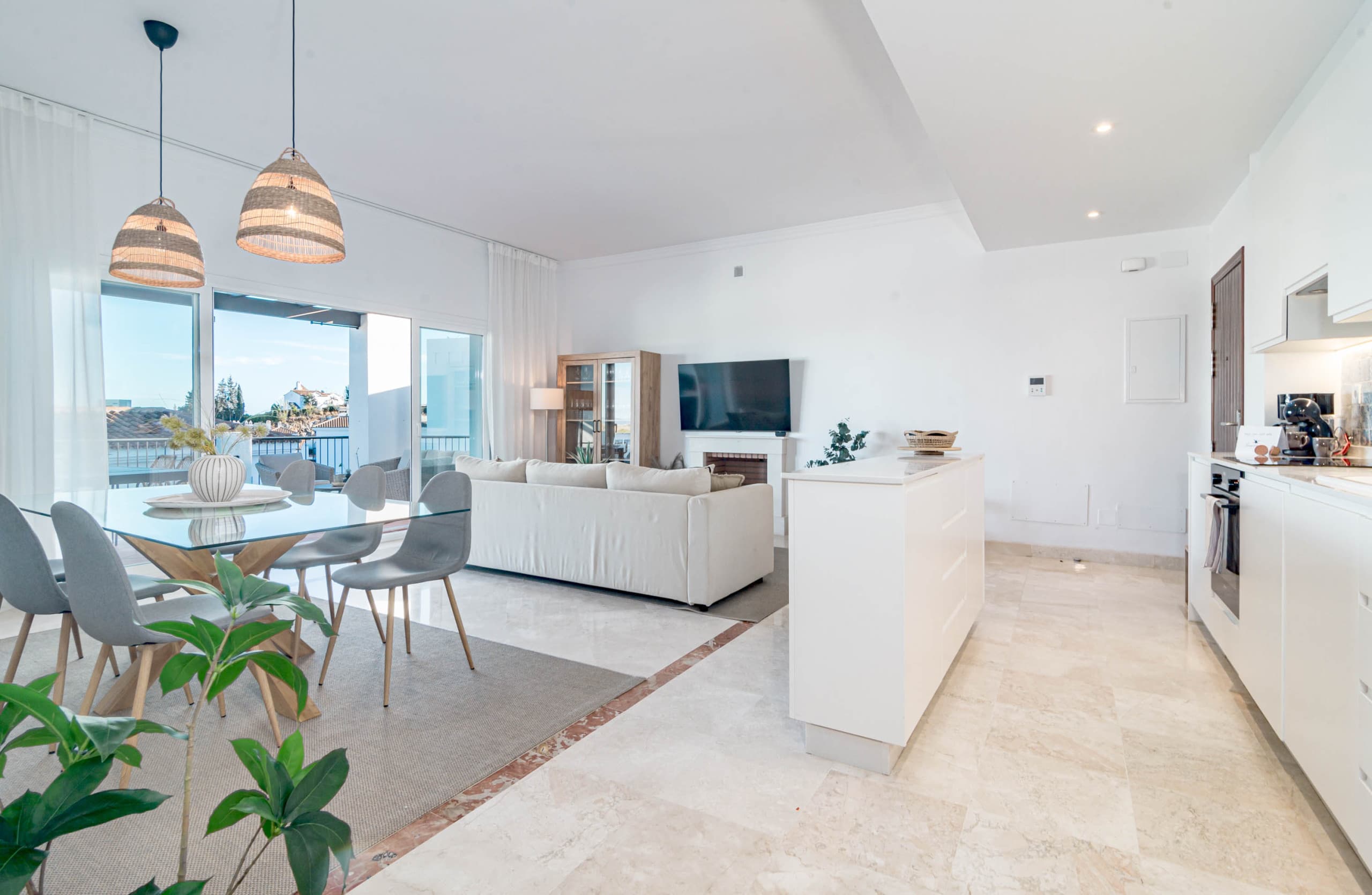 Amazing 3 bedroom surrounded by mountain views - Image 2