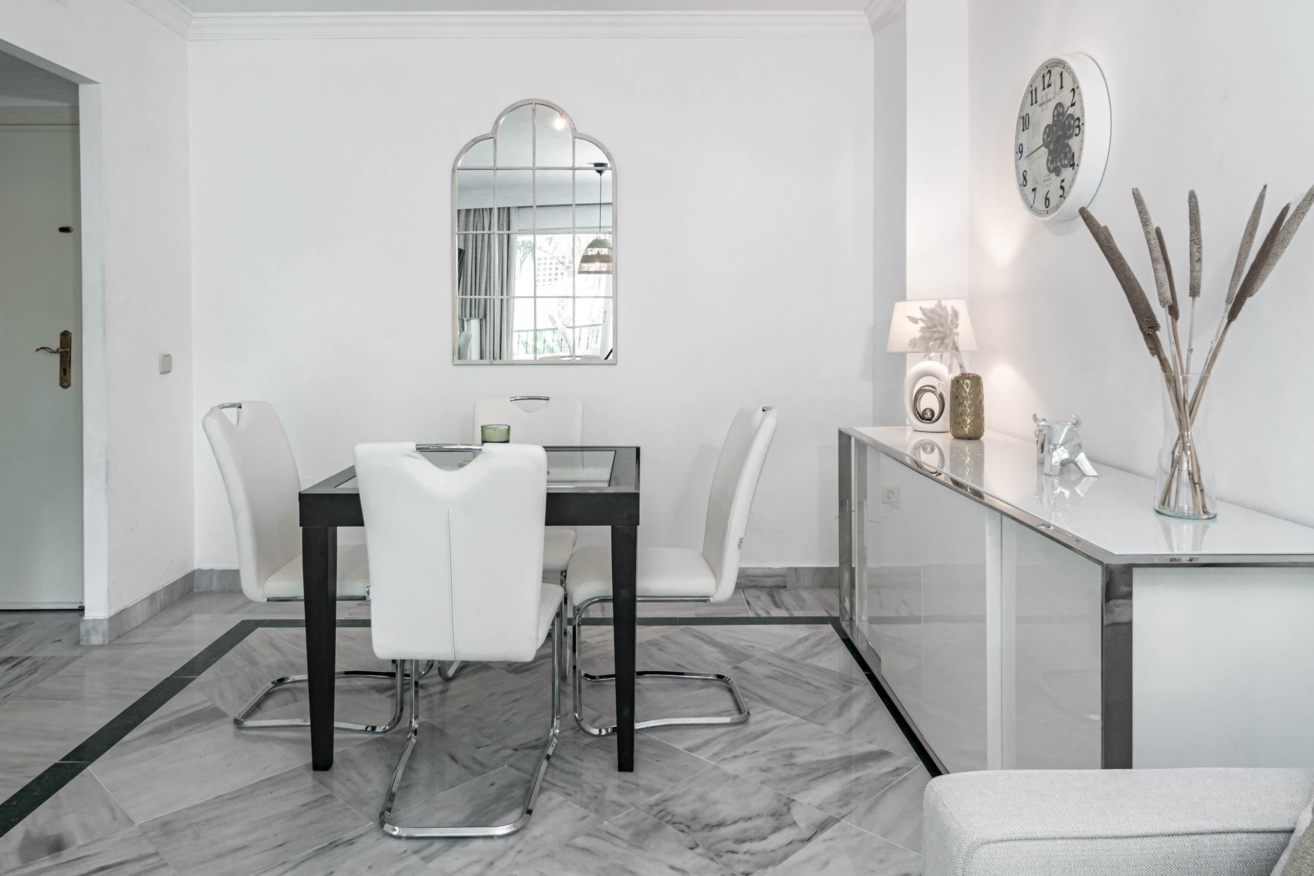2-Bedroom in amazing urbanisation in Puerto Banus - Image 7