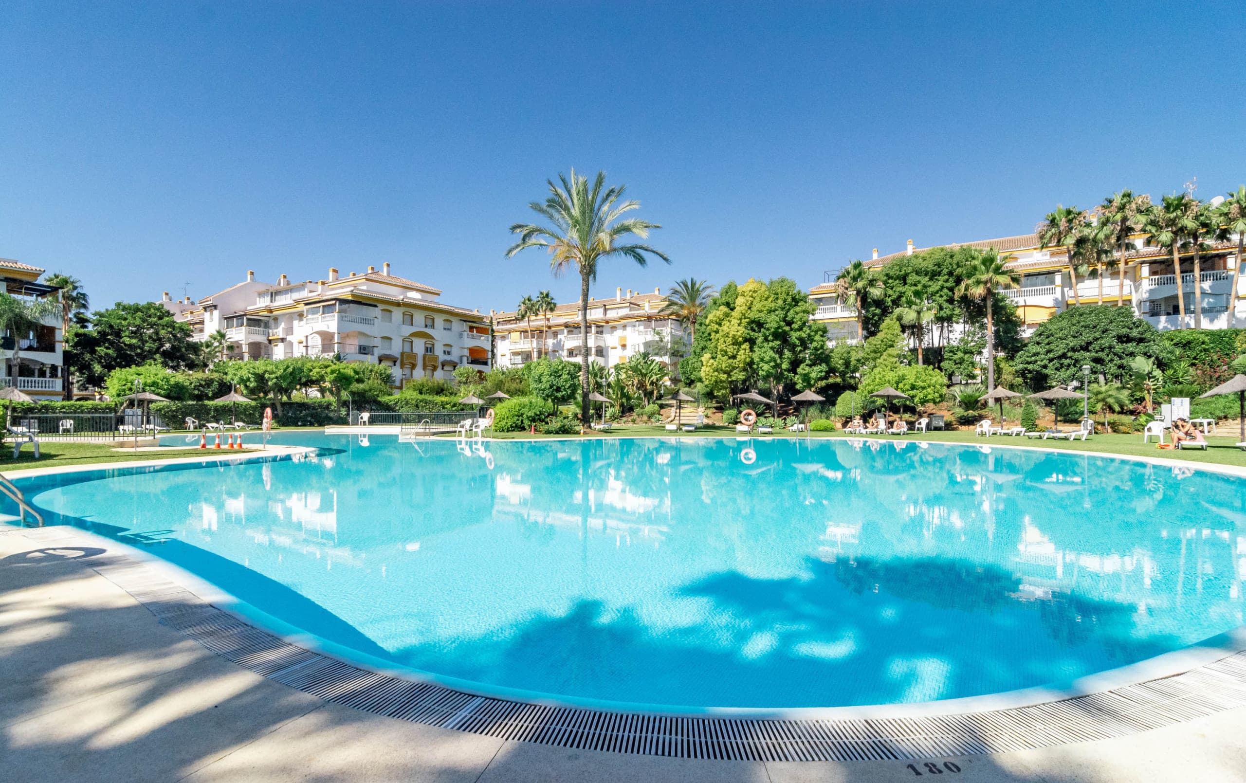 2-Bedroom in amazing urbanisation in Puerto Banus - Image 2