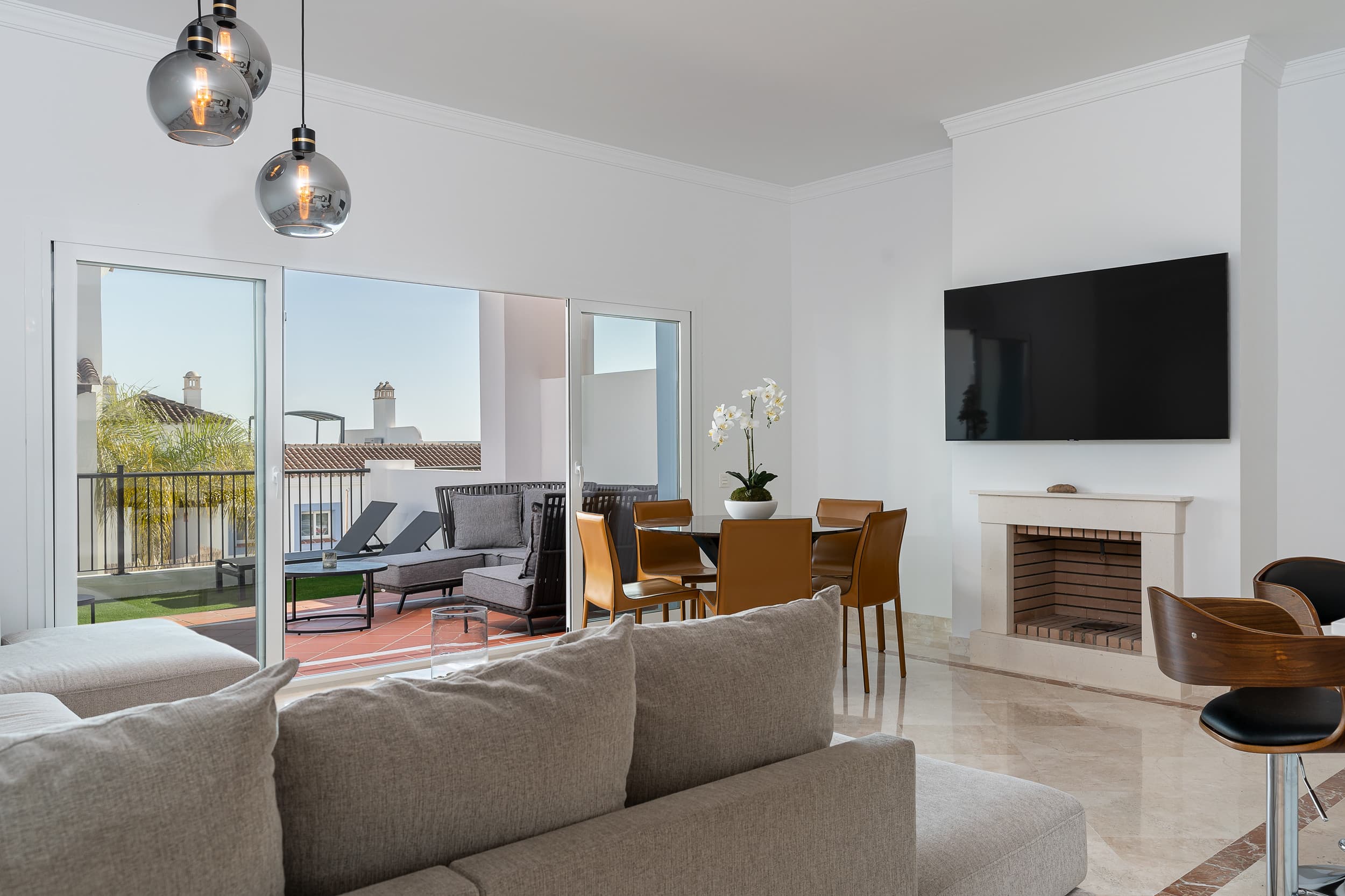 Huge 3 bedroom with amazing outdoor space - Image 5