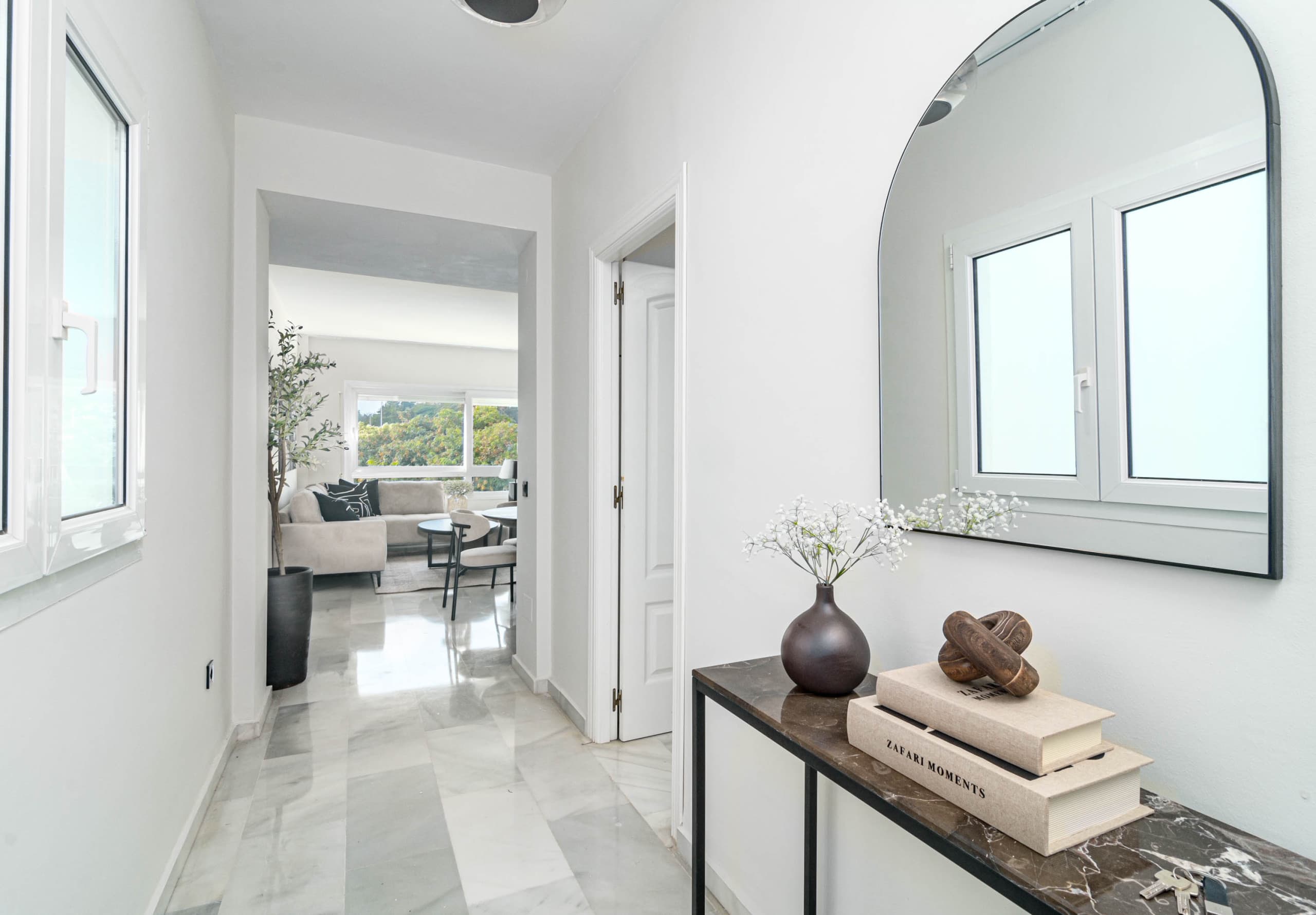 Beach front apartment in Puerto Banus - Image 4