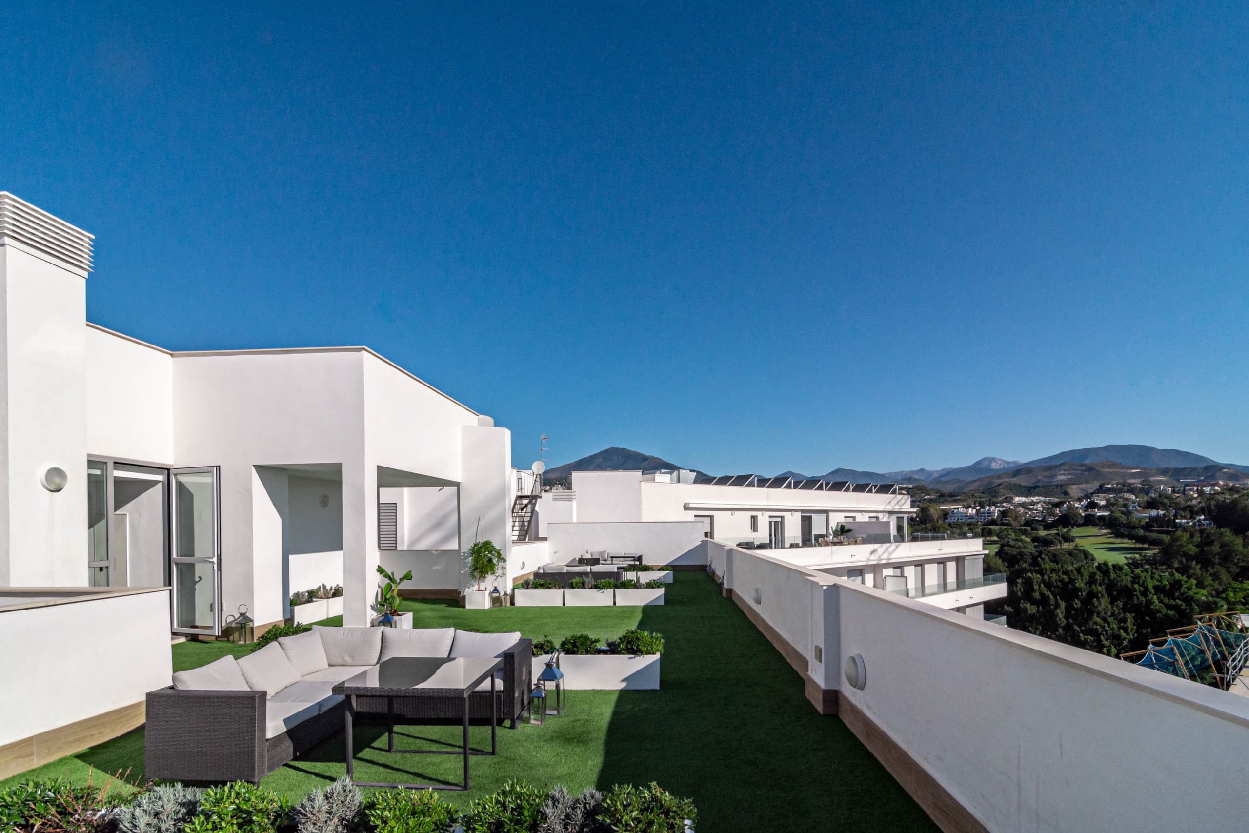 Ultra modern 3 bed in Nueva Andalucia - Image 4
