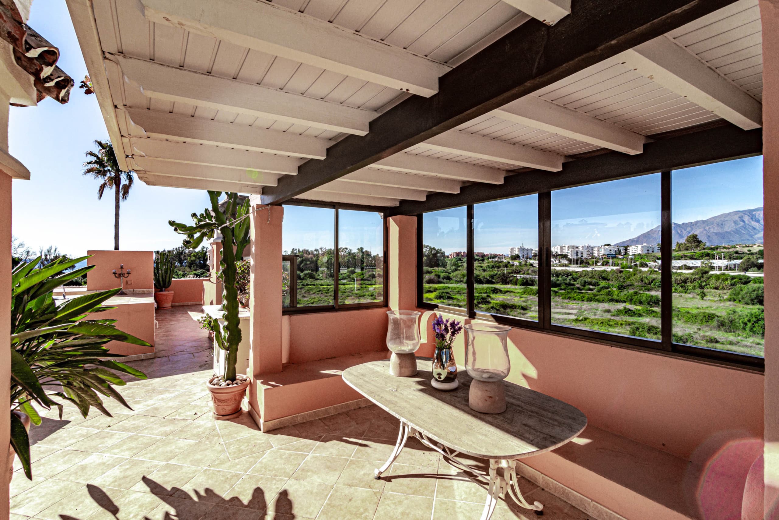 Estepona stylish beach front apartment - Image 4