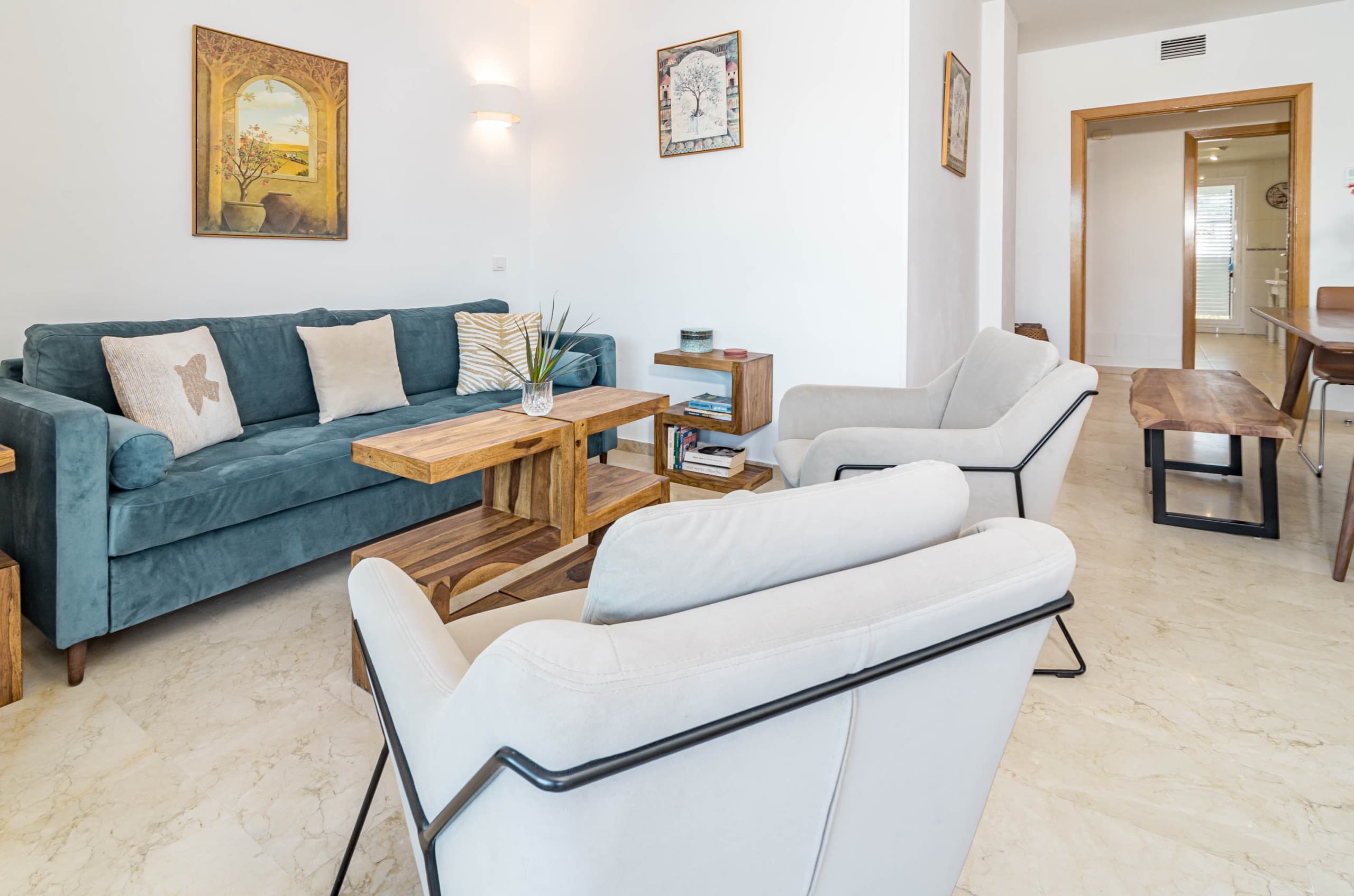 Stylish beach apartment in San Pedro - Image 2