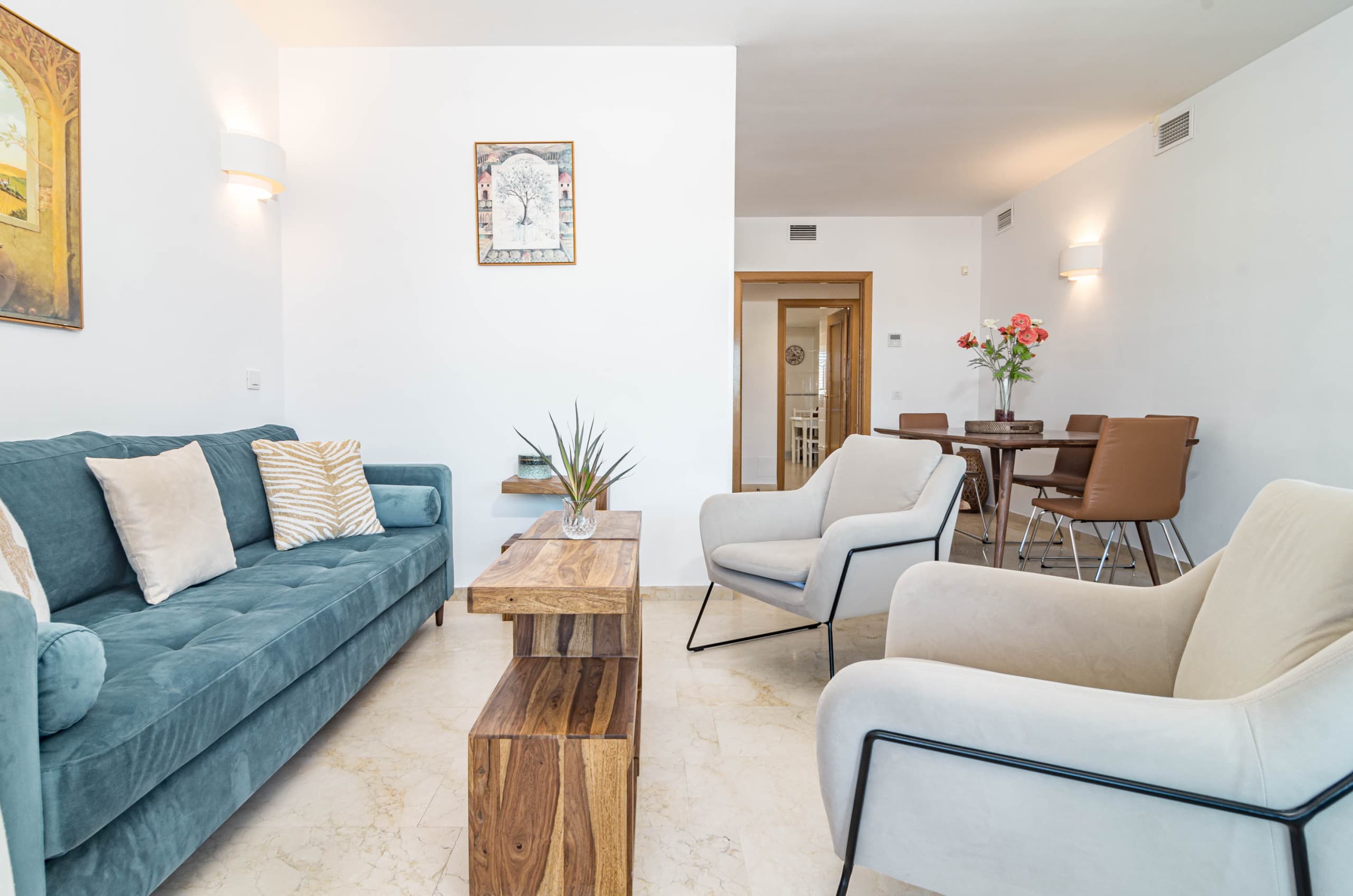 Stylish beach apartment in San Pedro - Image 3