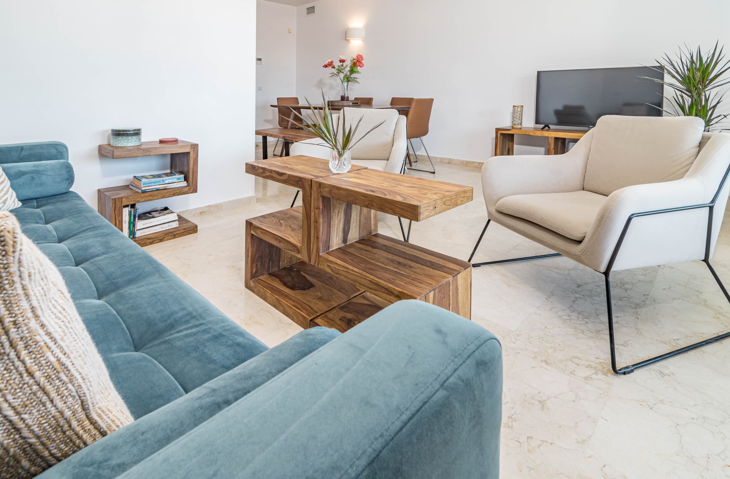 Stylish beach apartment in San Pedro - Image 6