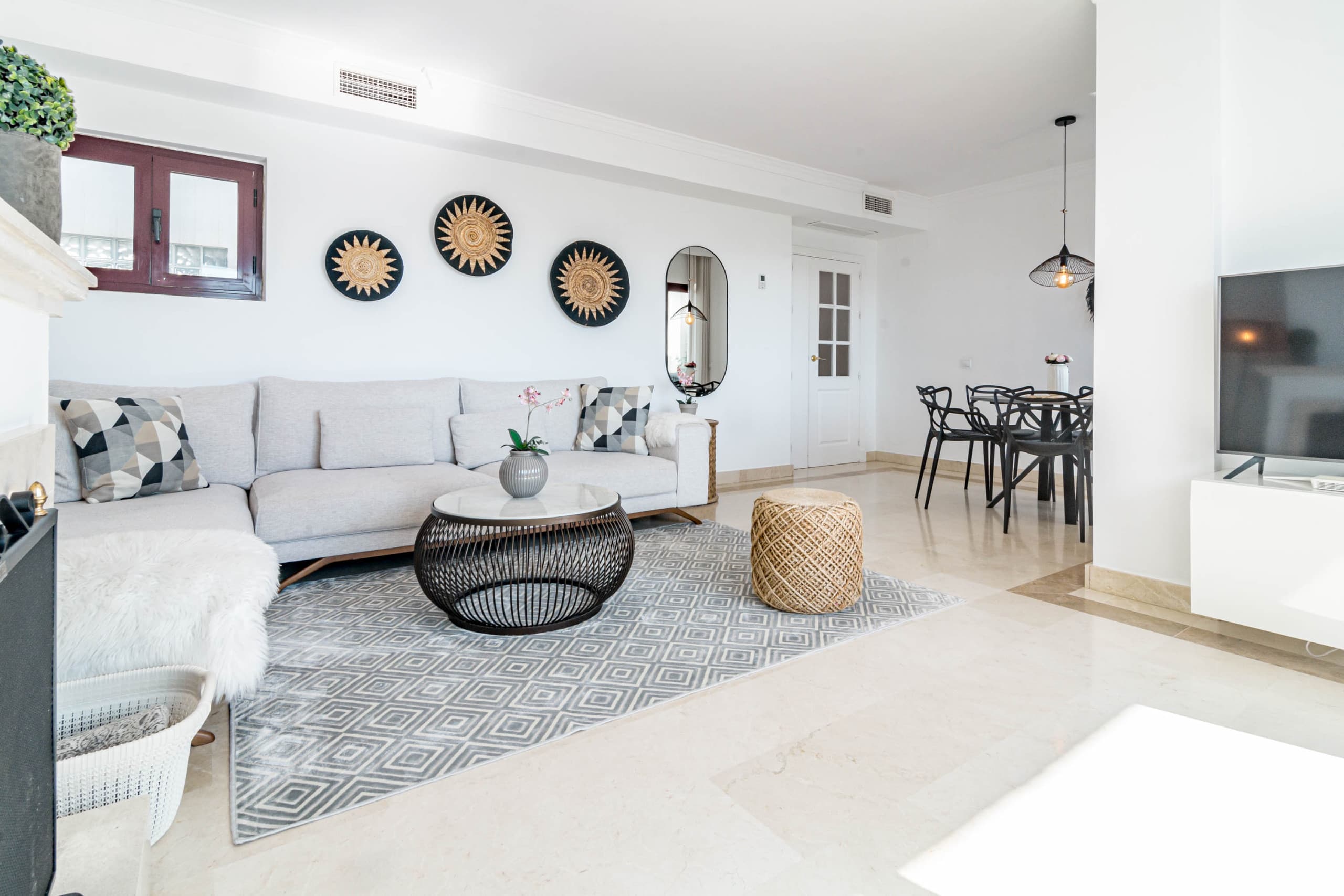 4 bedroom apartment 150m from the beach - Image 6