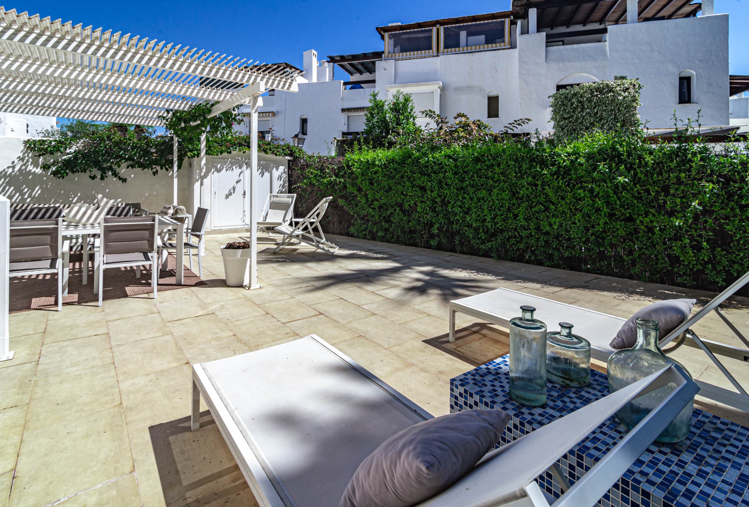 Beach front townhouse with plunge pool - Image 6