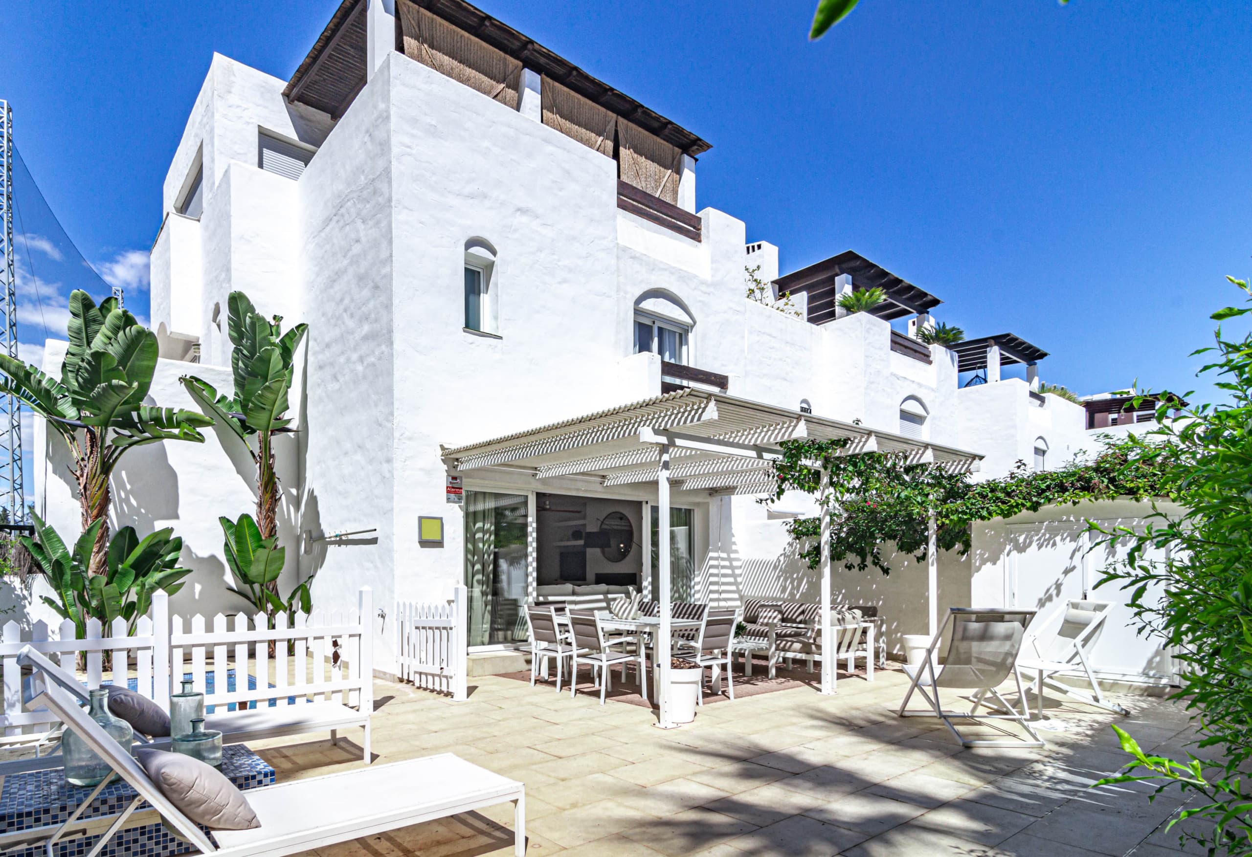 Beach front townhouse with plunge pool - Image 2