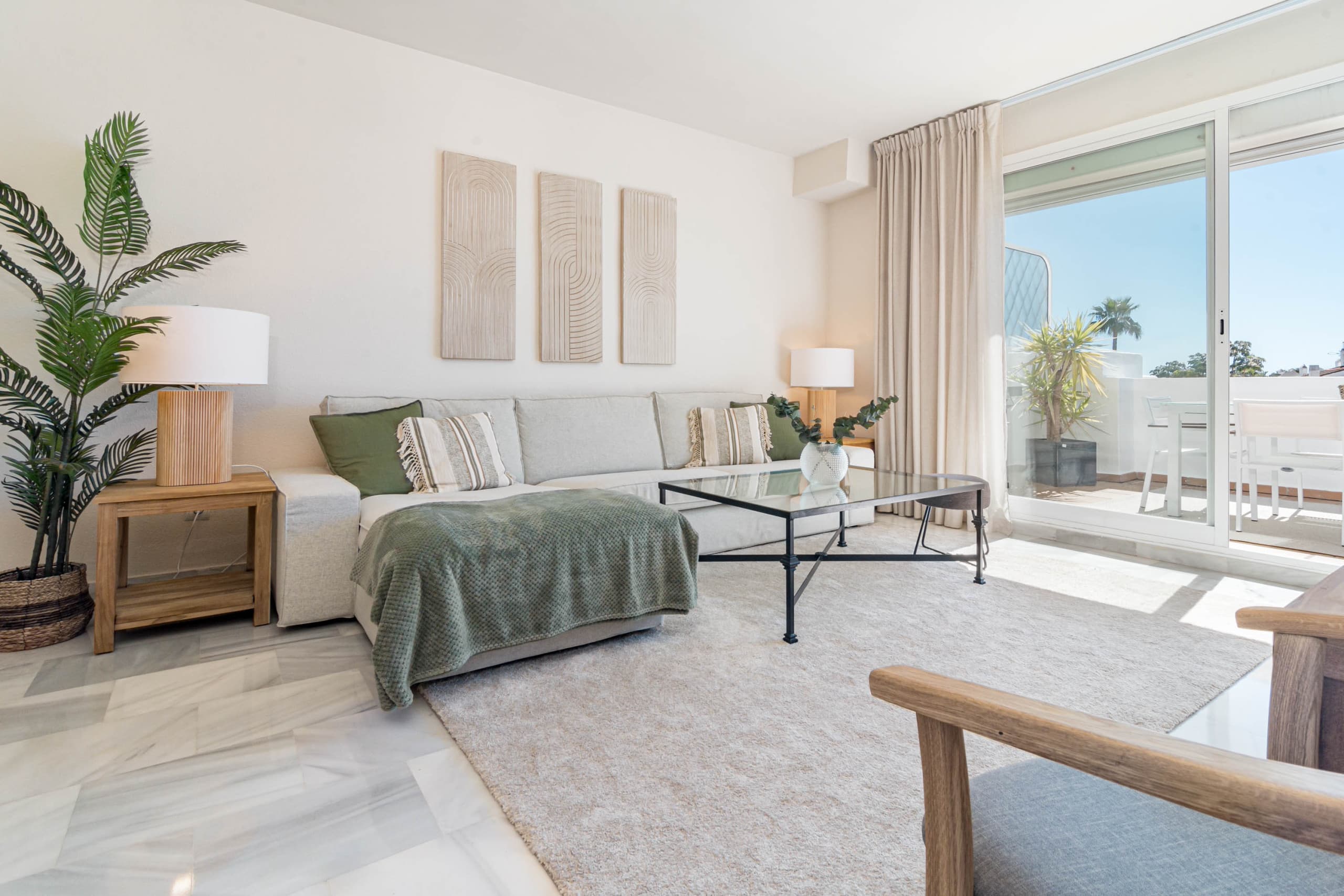 Penthouse with stunning sea views - Image 4
