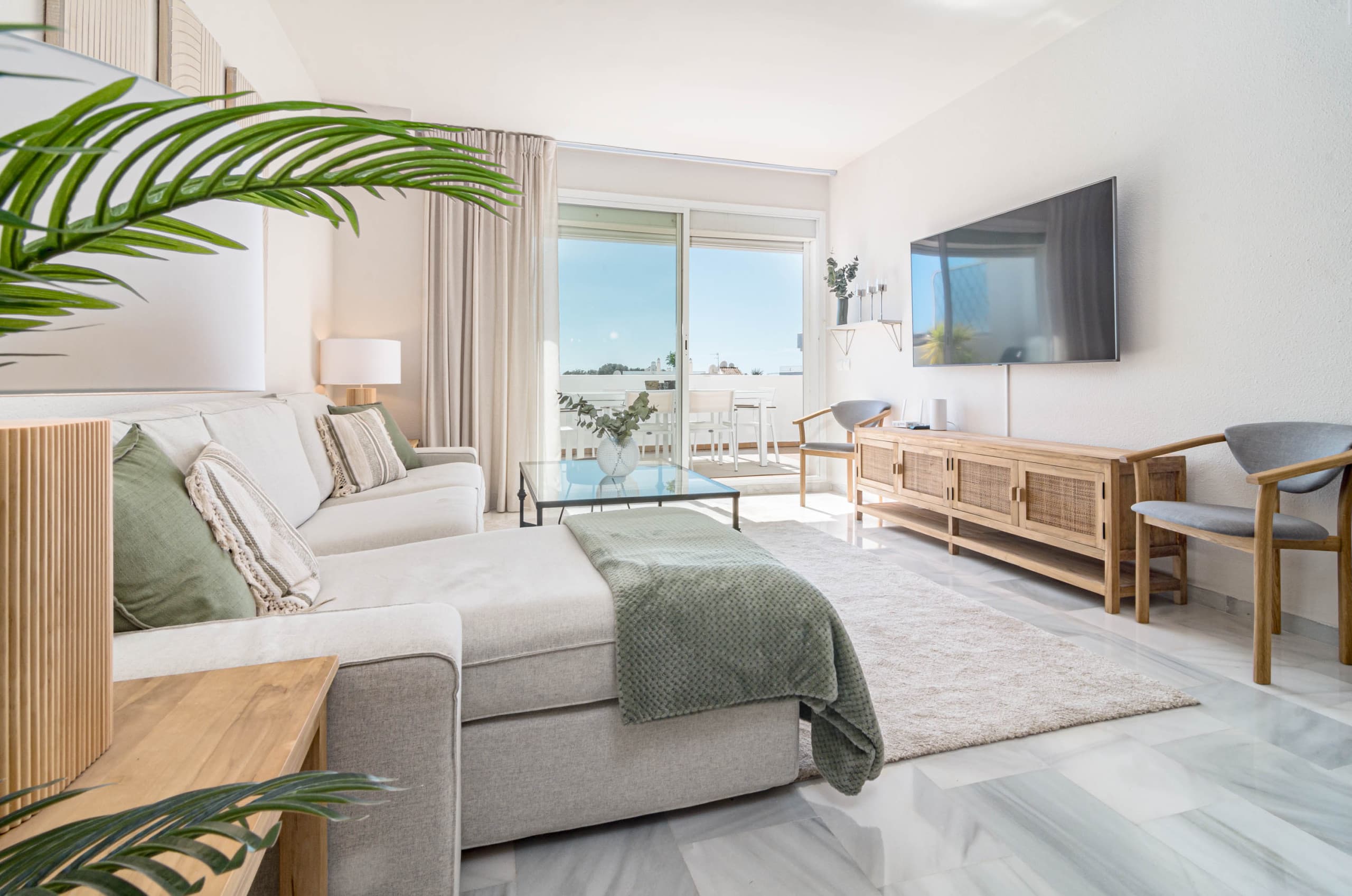 Penthouse with stunning sea views - Image 7