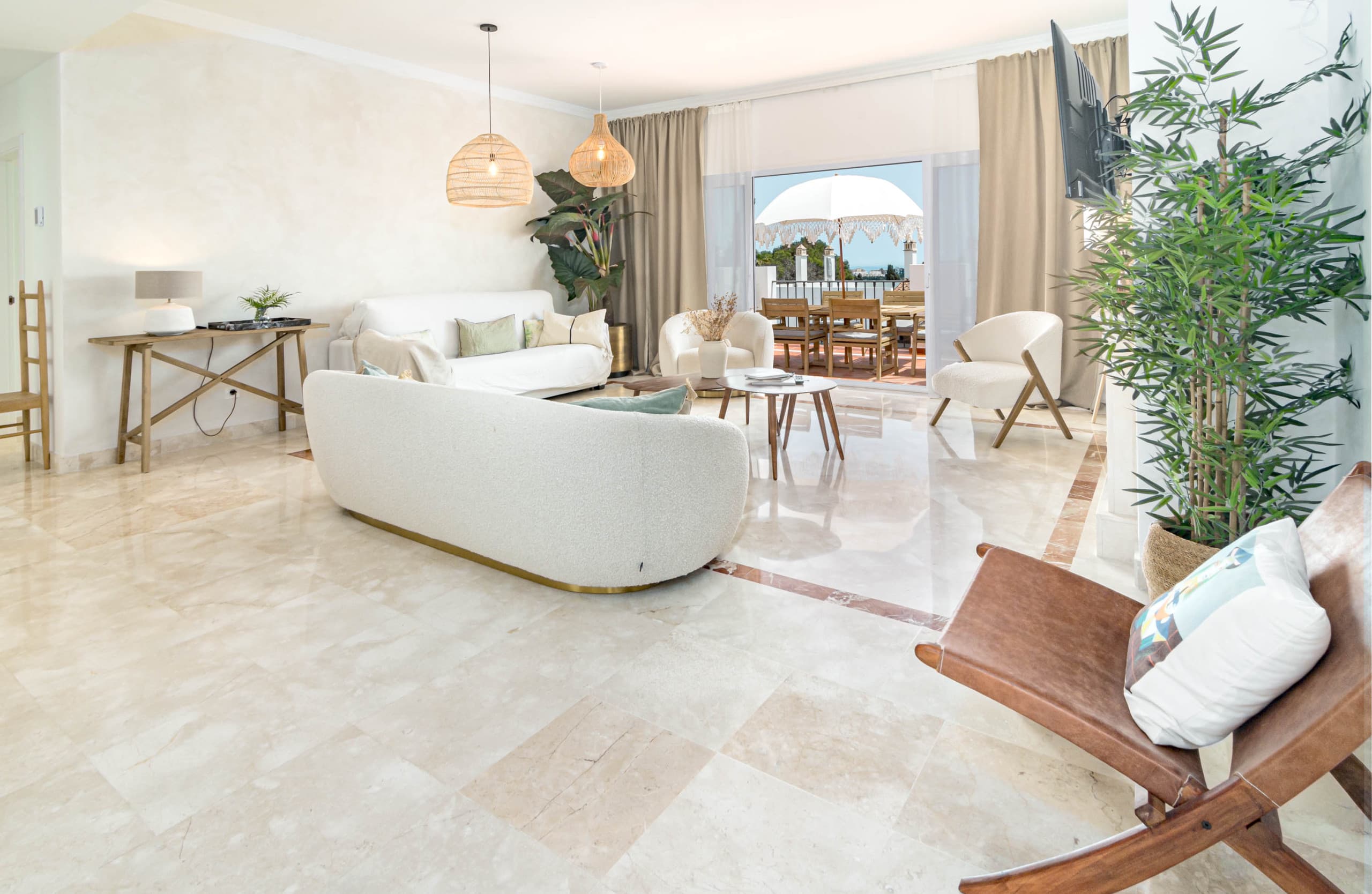Luxury apartment with sea views - Image 3