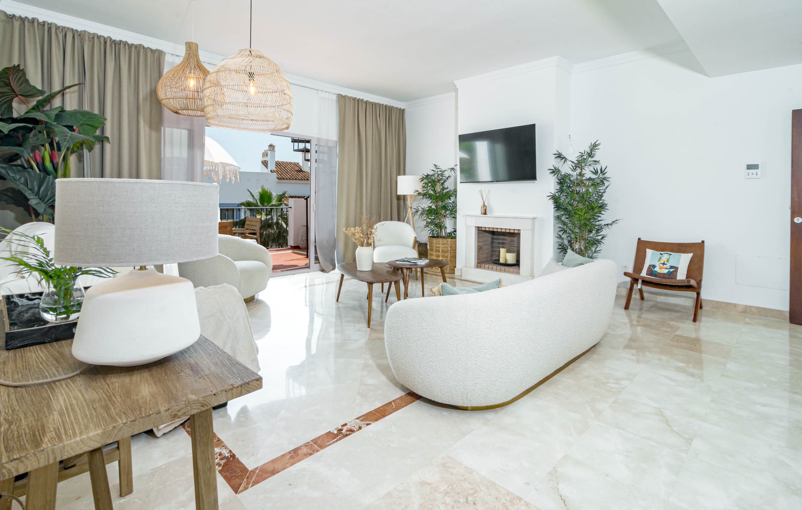 Luxury apartment with sea views - Image 4