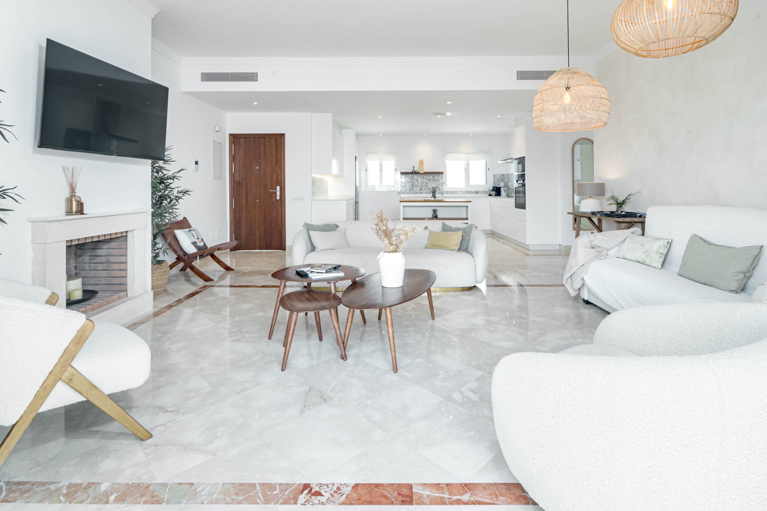 Luxury apartment with sea views - Image 6